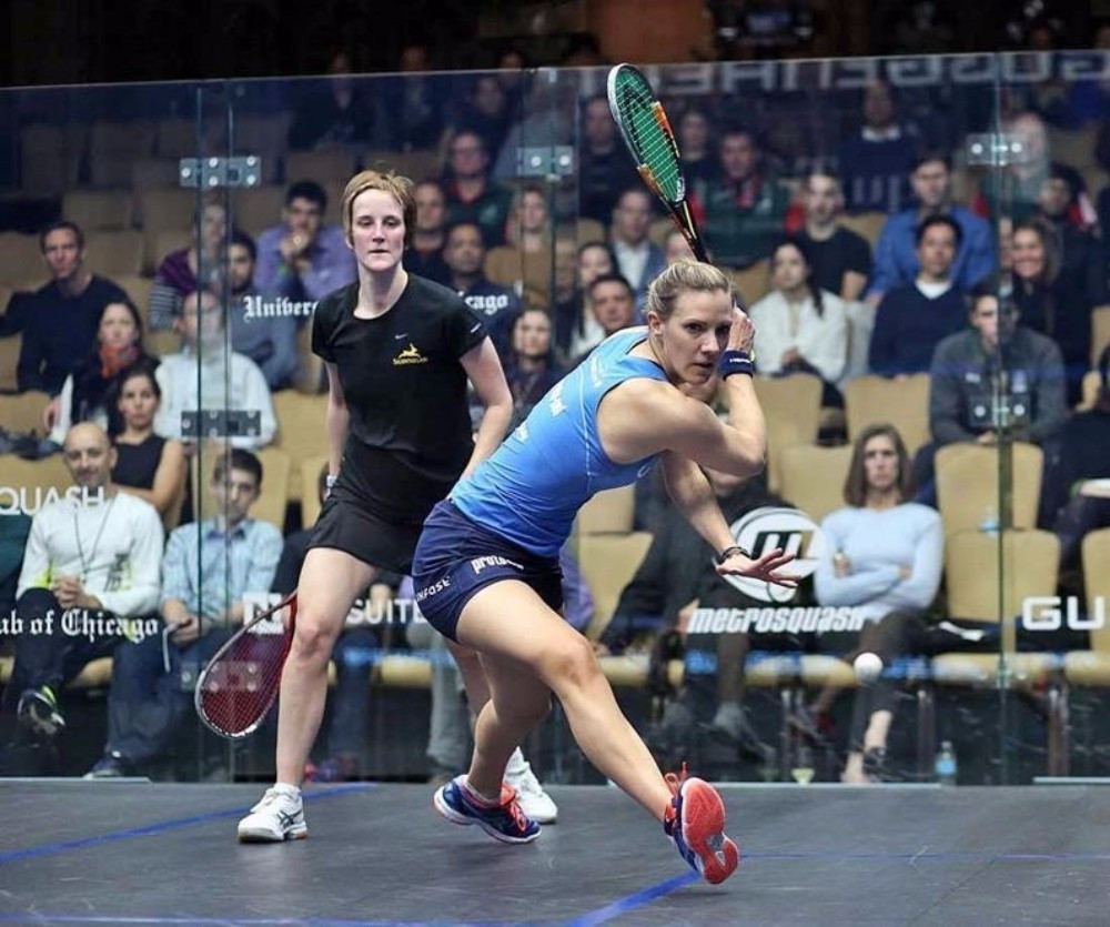 Women's number one Laura Massaro enjoyed comfortable progression to the quarter-finals