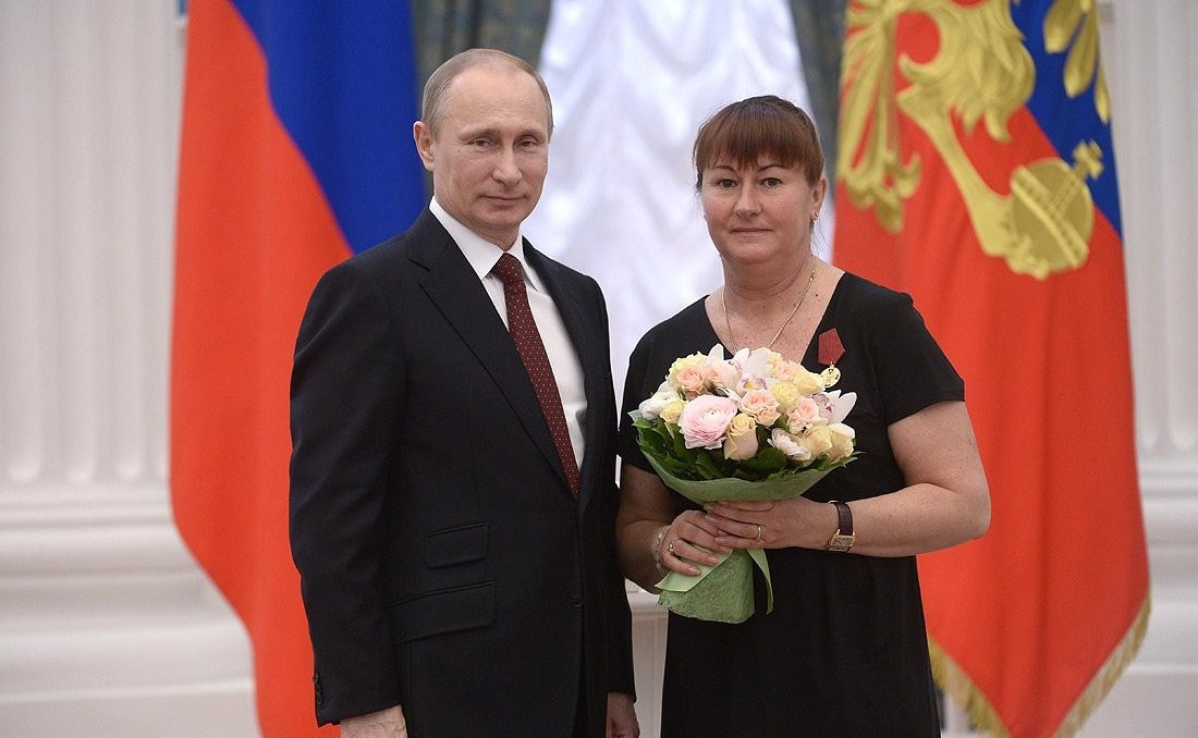 Russian Cross-Country Ski Association President Elena Vyalbe paid the price for supporting Vladimir Putin's invasion of Ukraine by being voted off the FIS Council ©The Kremlin 