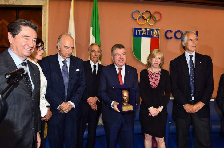 Thomas Bach meeting with Italian officials during his visit to Rome ©CONI