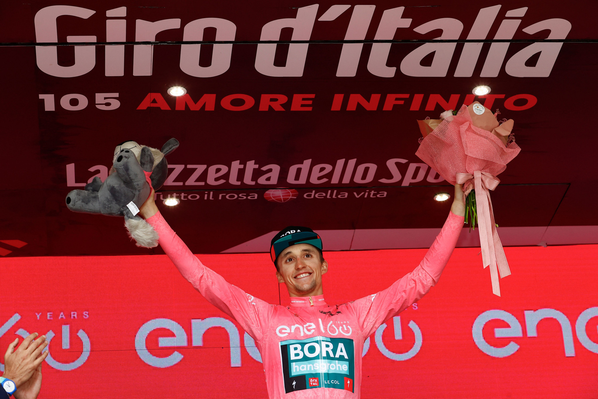 Hindley drops Carapaz on penultimate stage to move to brink of Giro d'Italia victory