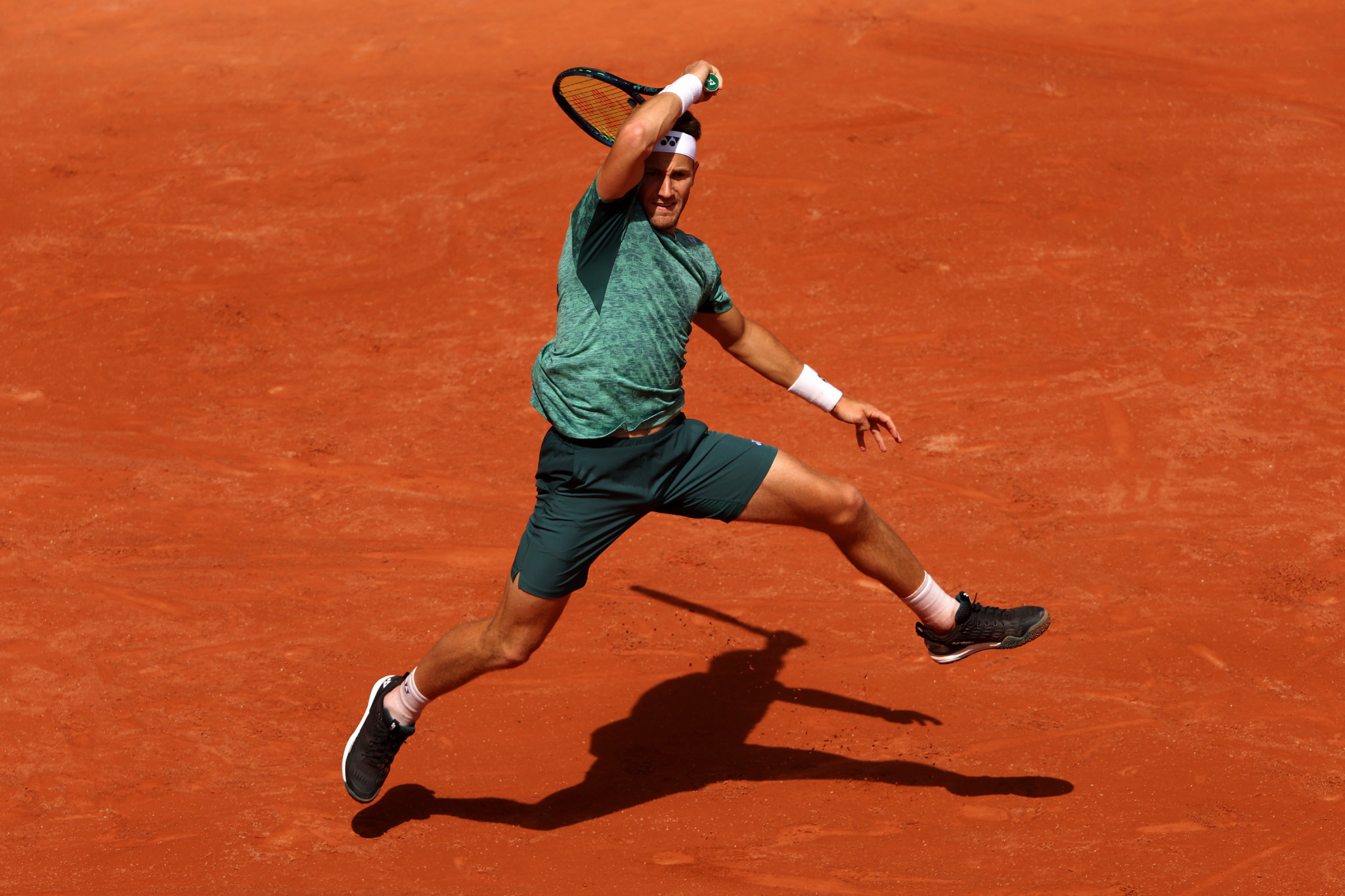 Men's eighth seed Casper Ruud was taken to five sets before reaching the French Open fourth round ©Getty Images