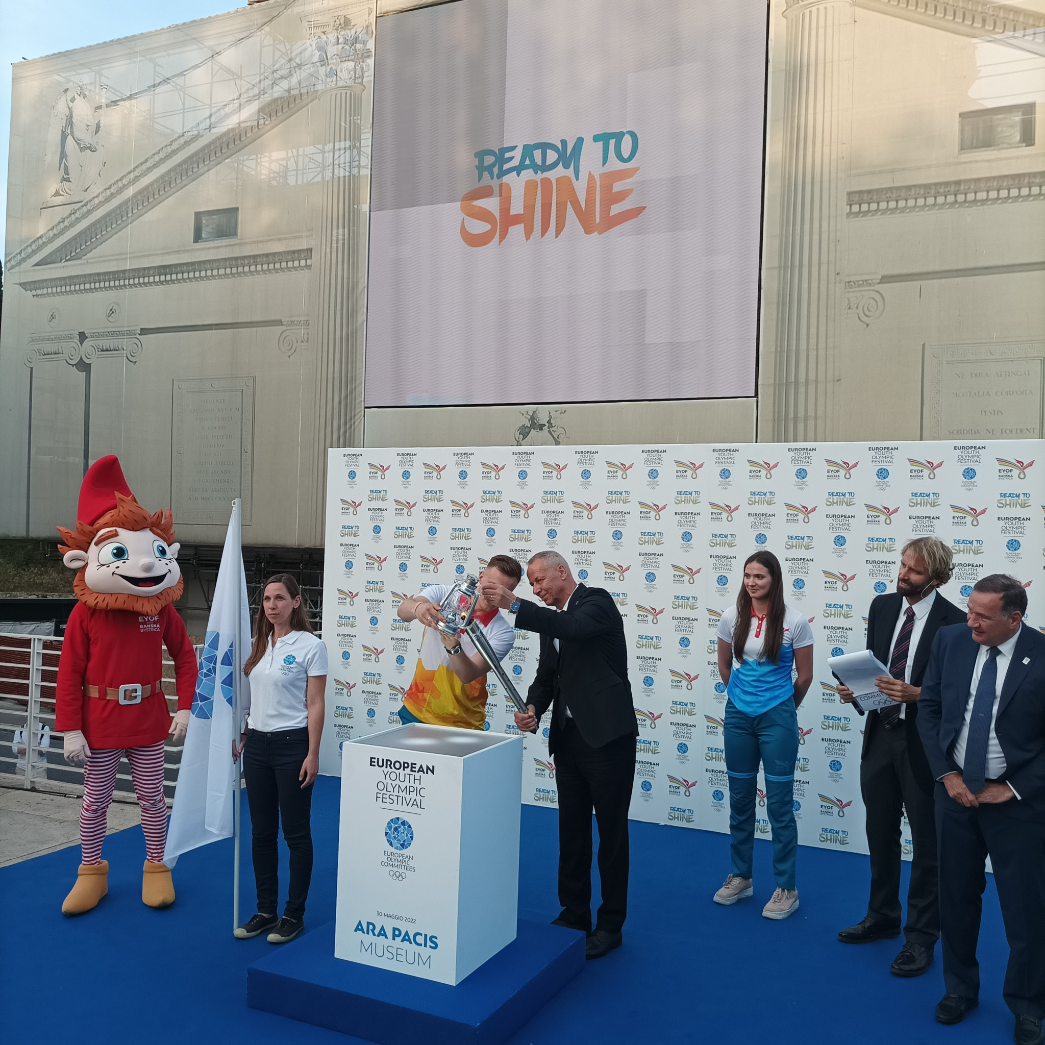 The 2022 European Youth Olympic Festival Flame is transferred to a safety lamp ©ITG