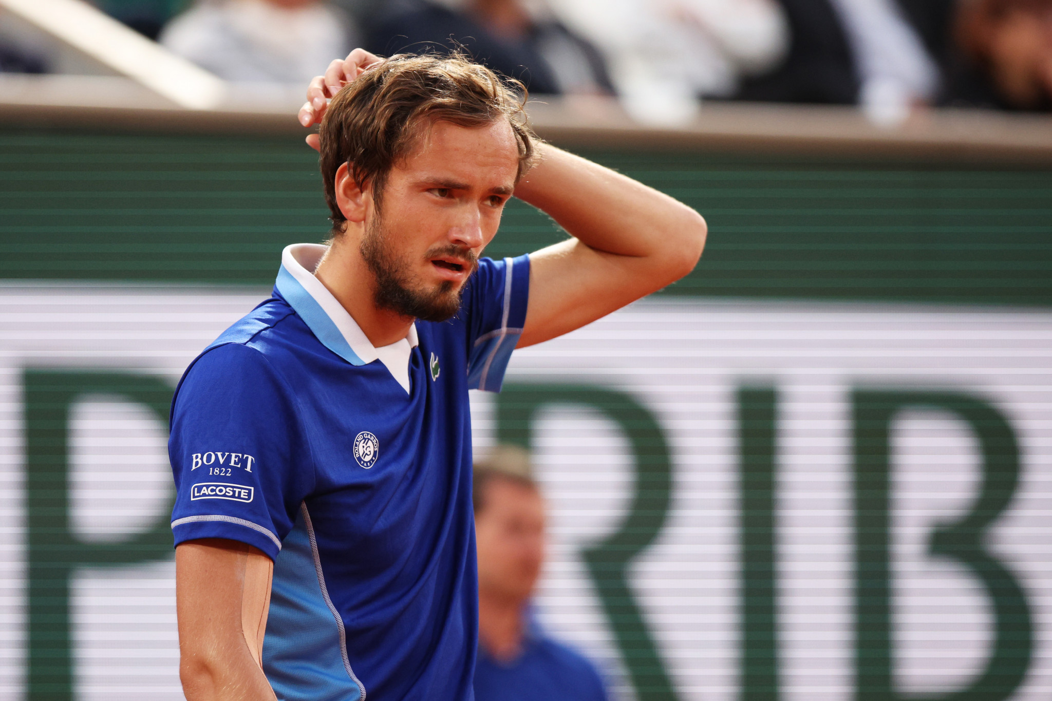 Medvedev and Tsitsipas eliminated on dramatic day of men’s singles action at French Open