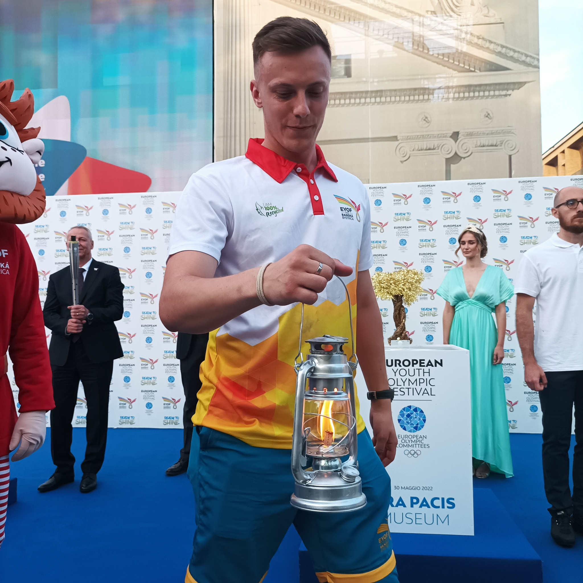 The Flame for EYOF 2022 in Banská Bystrica is now en route for Slovakia ©ITG