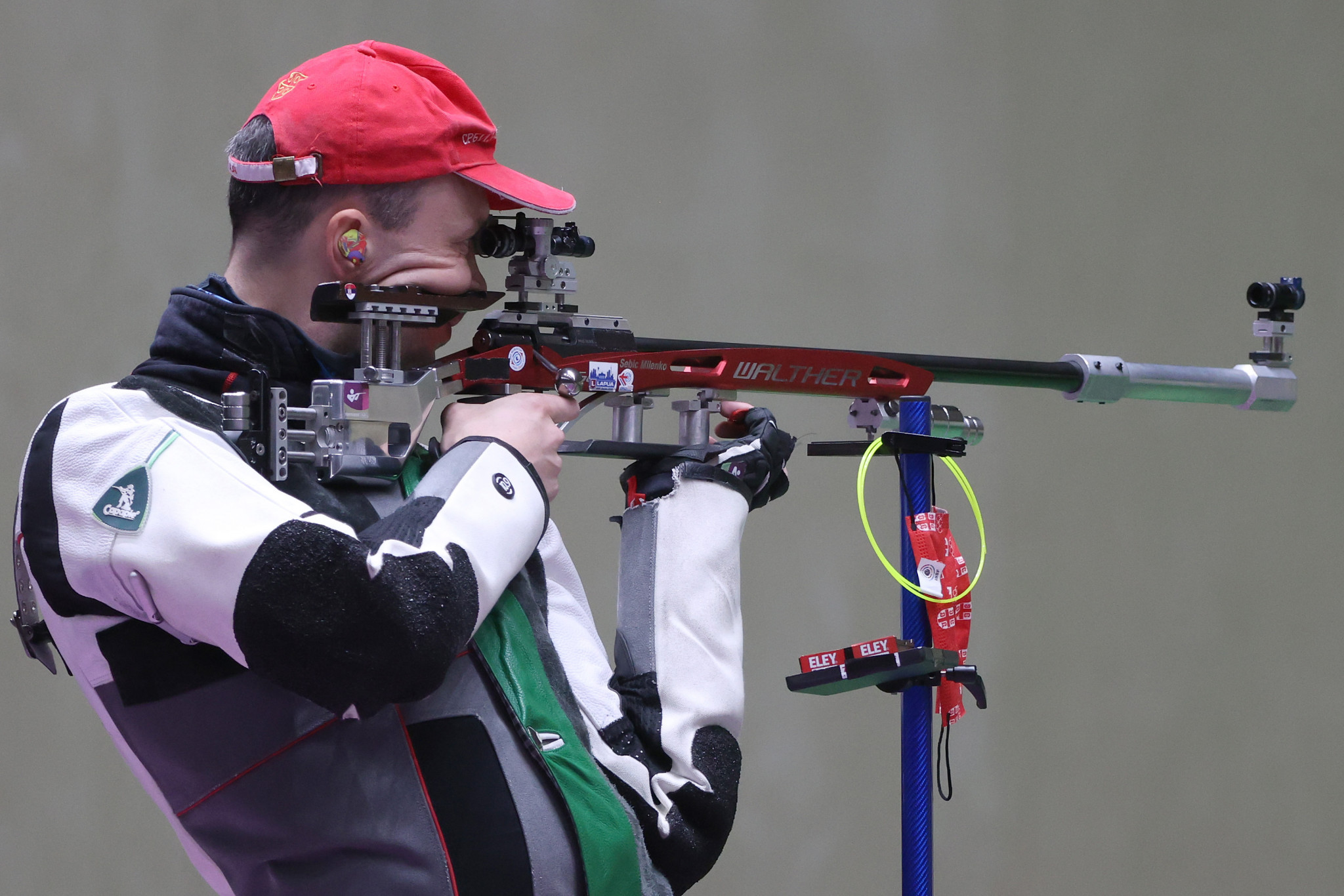 Milenko Sebic qualified for the next round in the men’s 50 metre rifle three positions ©Getty Images