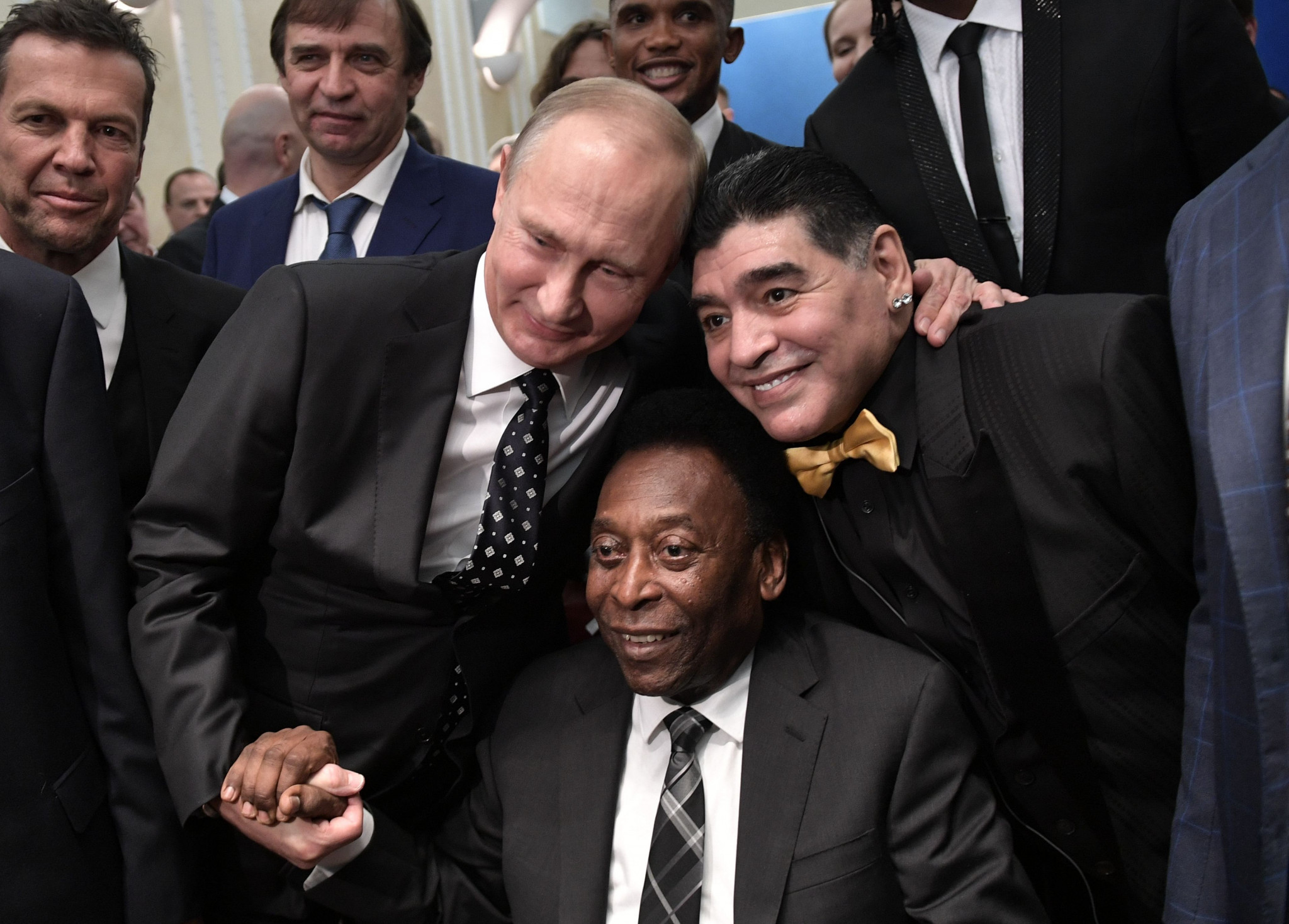 Pelé, centre, has urged Vladimir Putin, left, to stop the Russian invasion of Ukraine ©Getty Images
