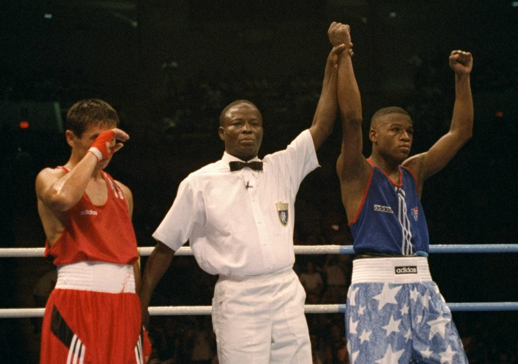 Floyd Mayweather, right, could be among the top professionals tempted to compete in the Olympics at Rio 2016, it is claimed especially after he failed to win a gold medal at Atlanta 1996 ©Getty Images