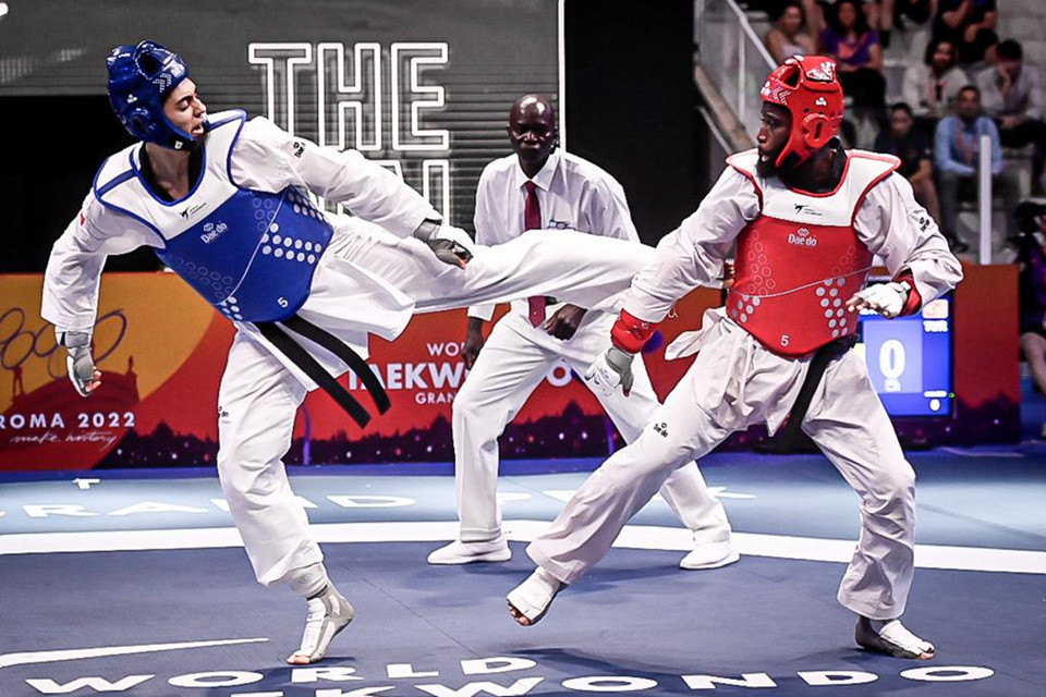 Turkey’s Emre Kutalmis Atesli, left, won the men's over-80kg category gold in Rome ©World Taekwondo  