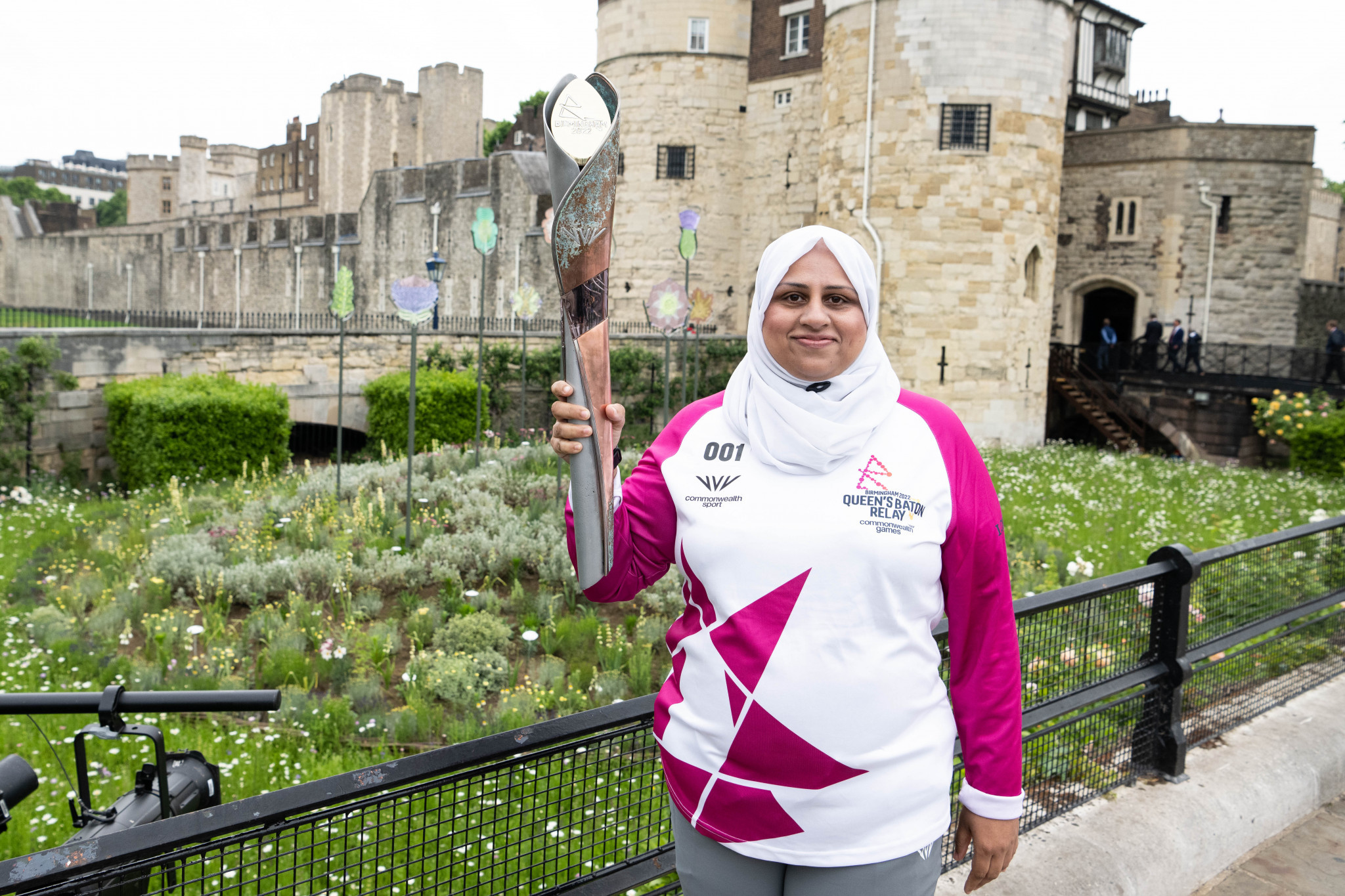 After spending the night in the Tower of London Jewel House, the Baton was carried by bearers around the Superbloom installation at the castle ©Birmingham 2022