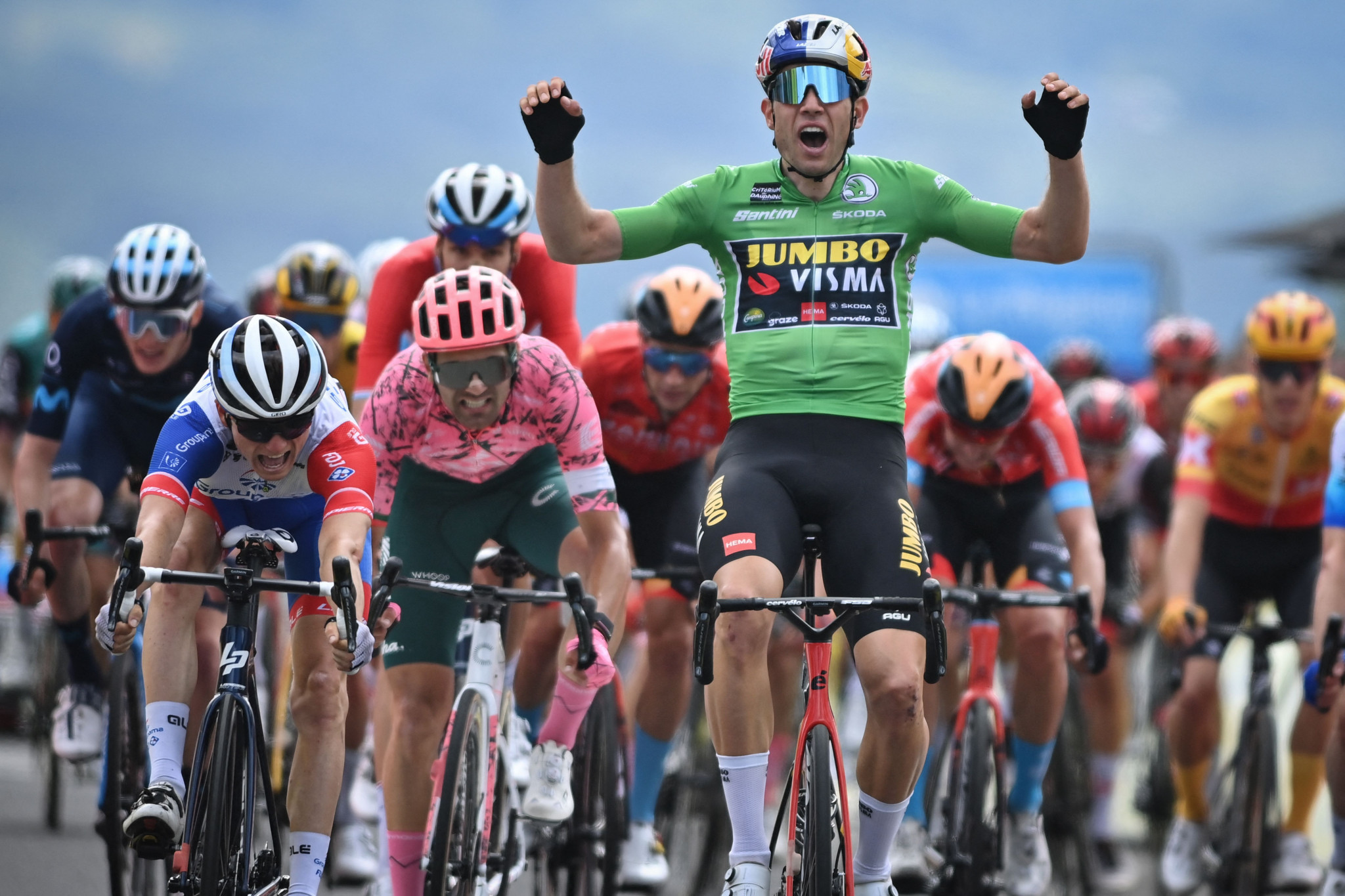 Van Aert retakes yellow jersey in third stage of Critérium du Dauphiné 