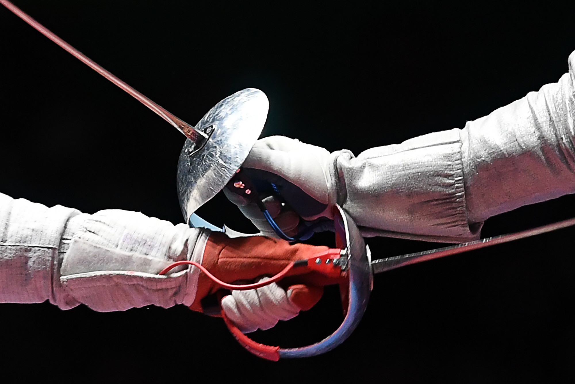 Home nations dominate on day one of Commonwealth Fencing Championships in London