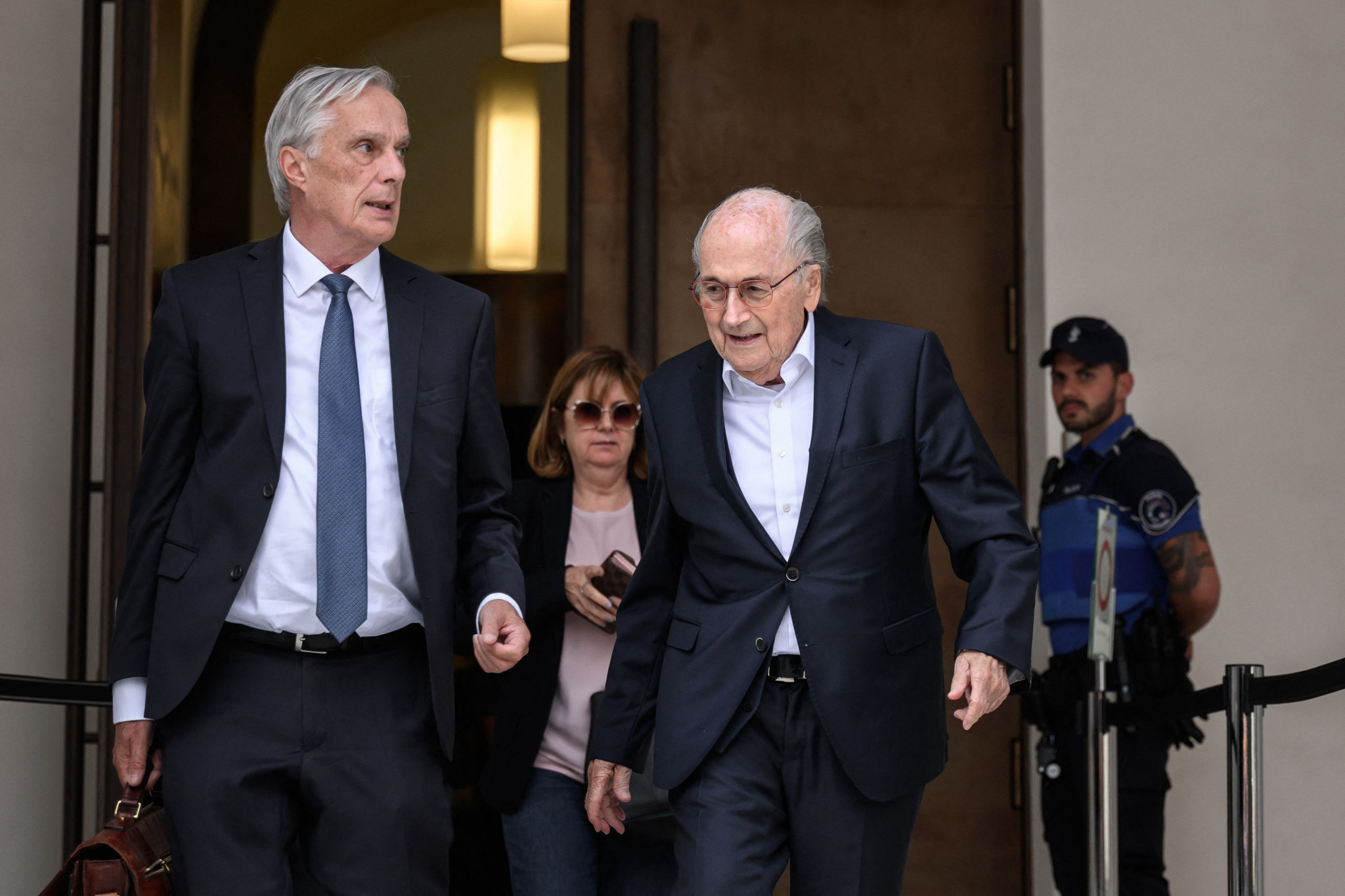 Lorenz Erni, left, with his client Sepp Blatter at the Federal Criminal Court of Bellinzona ©Getty Images