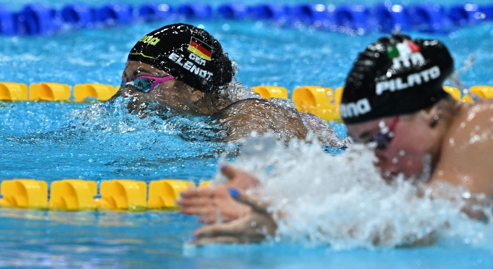 Italy's Benedetta Pilato, right, edged a close battle with Germany's Anna Elendt to take women's 100m breaststroke gold ©Getty Images