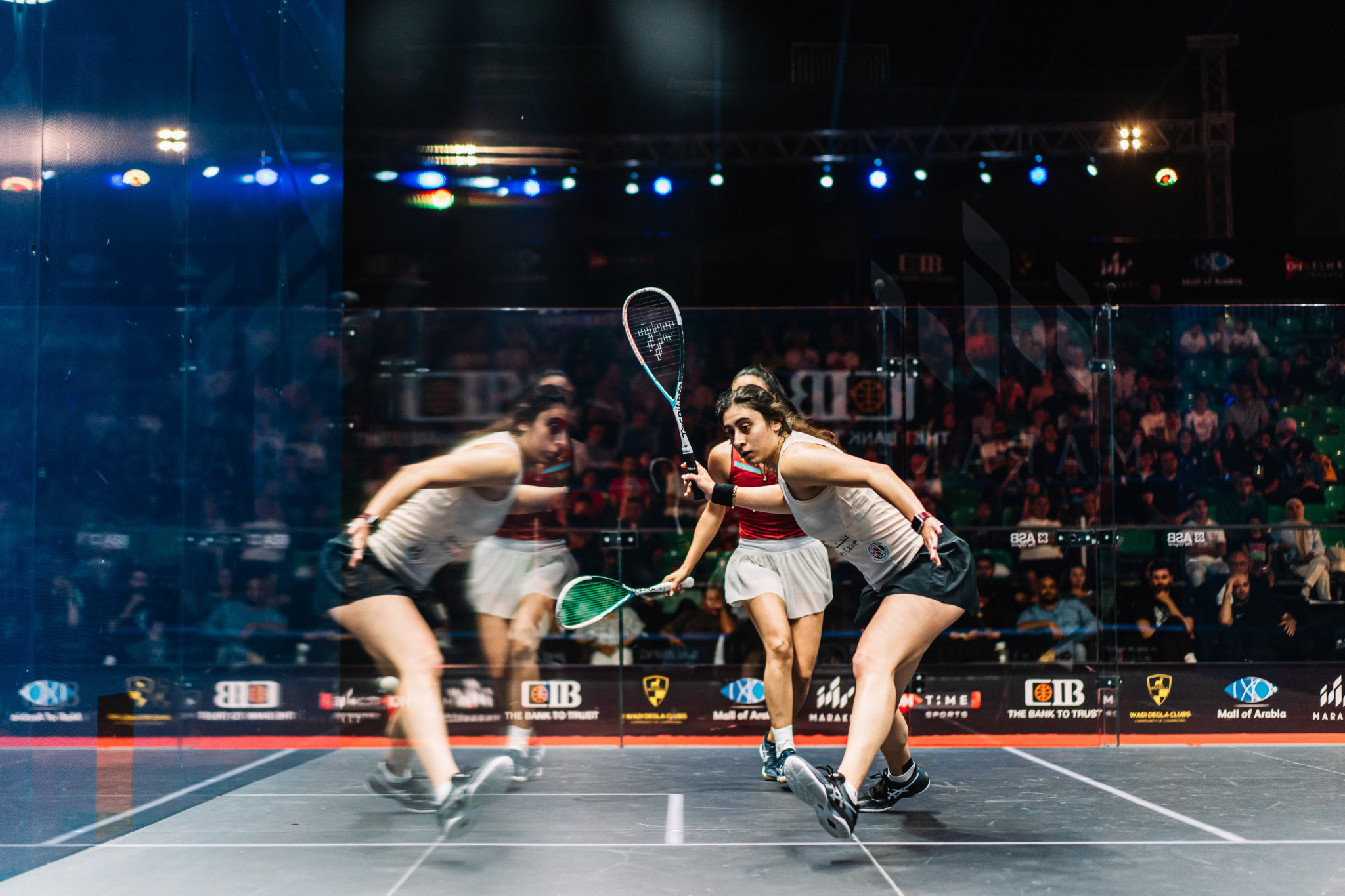 Nour El Sherbini, right, sealed a semi-finals spot by getting the better of Rowan Elaraby 2-0 in Cairo ©PSA World Tour