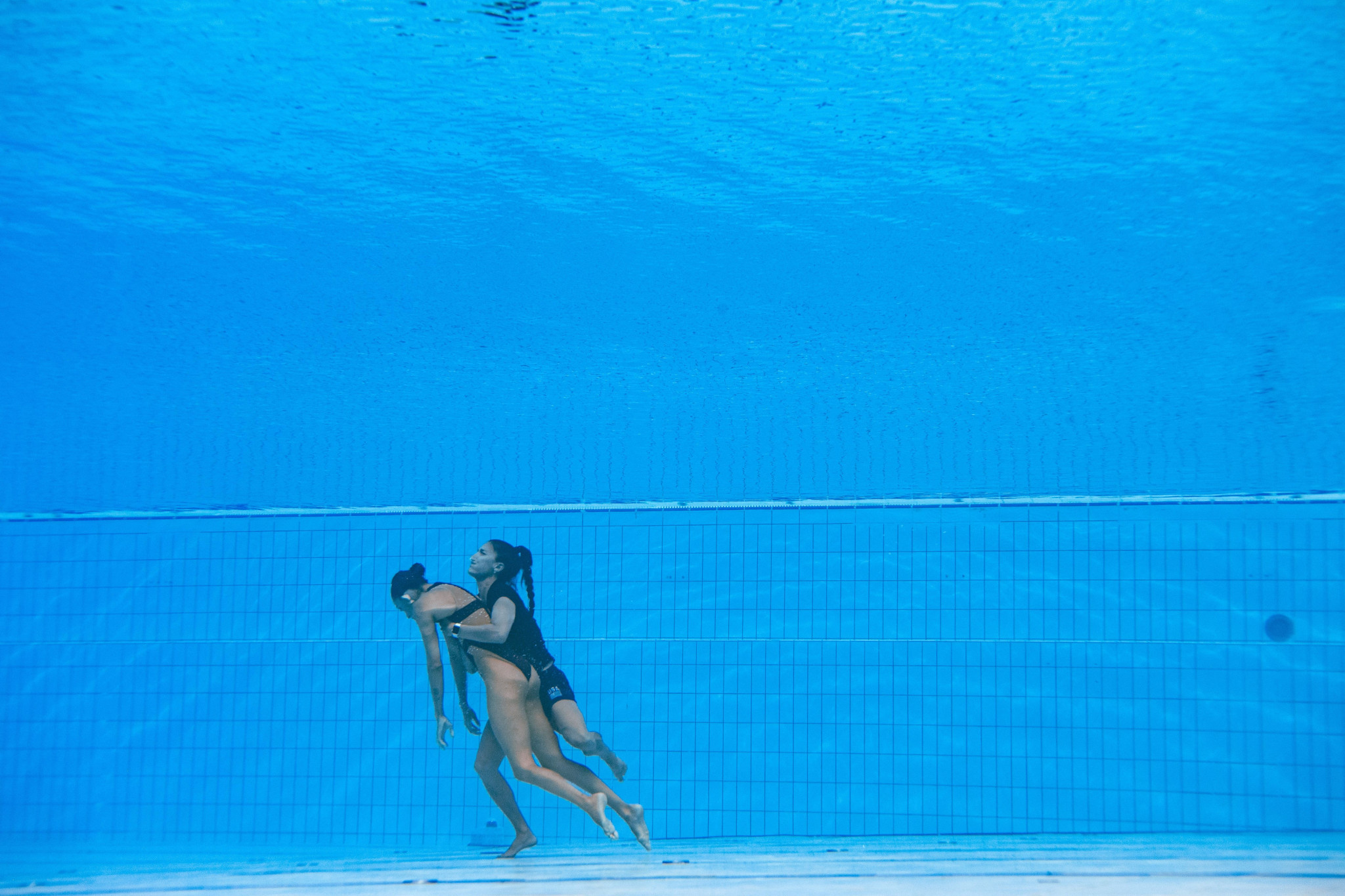 American Anita Alvarez, left, had to be rescued by coach Andres Fuentes during the women's solo free final ©Getty Images
