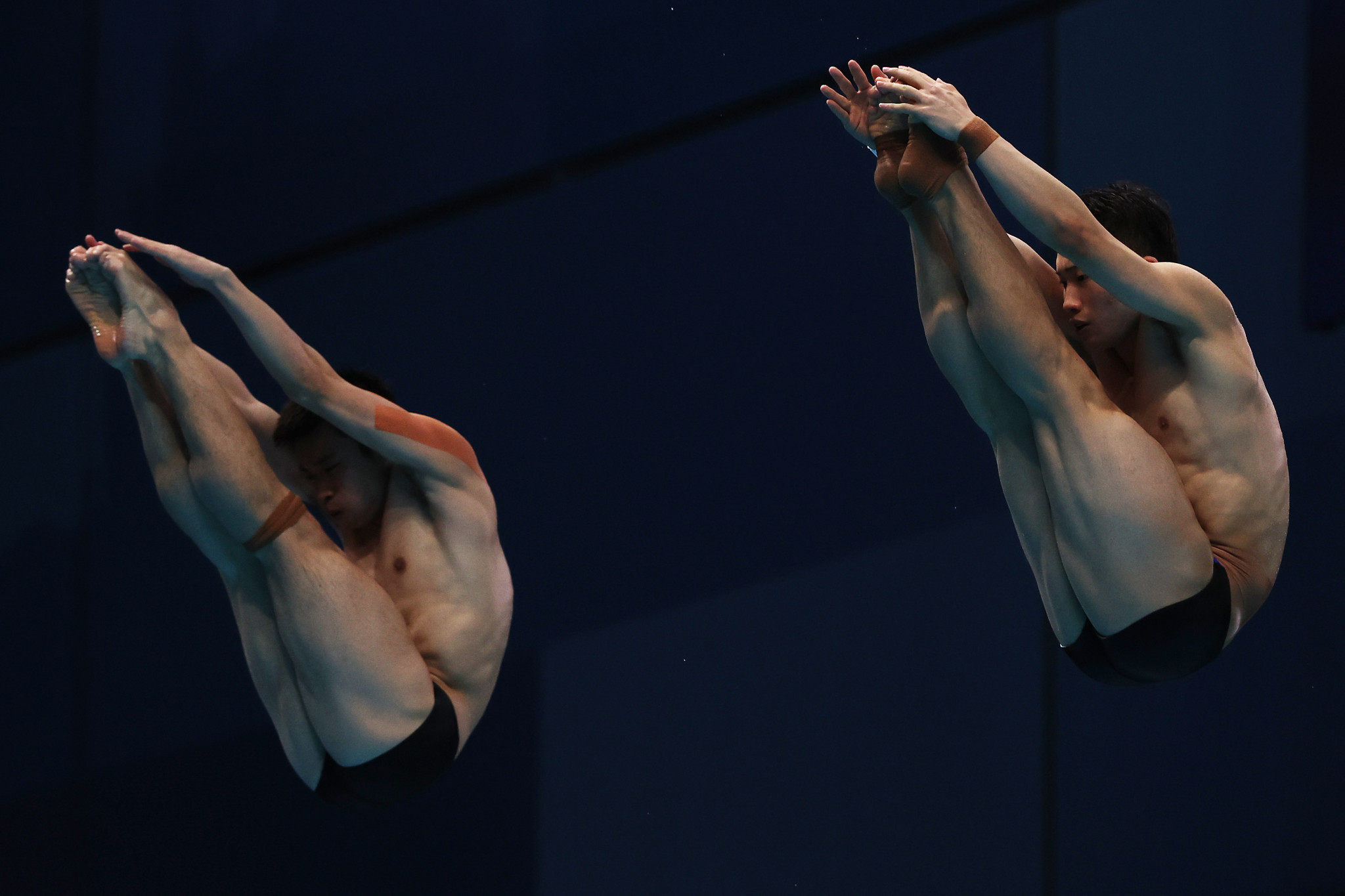 Cao Yuan, left, and Wang Zongyuan, right, won men's 3m synchronised diving gold for China at the Duna Arena ©Getty Images