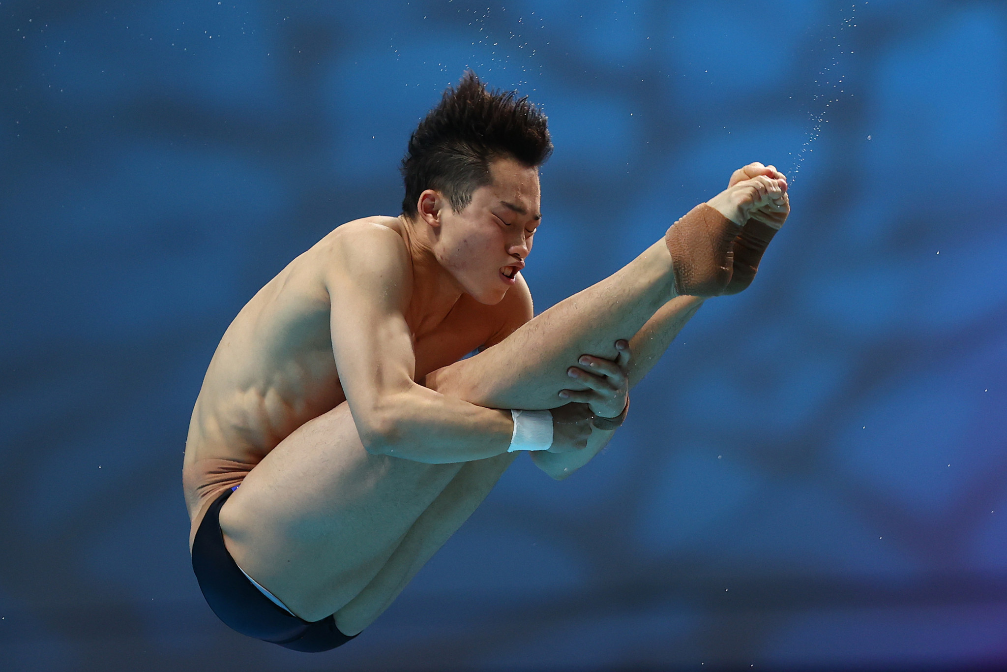 Wang Zongyuan of China successfully defended his men's 1m springboard diving title at the FINA World Championships, and won his third gold in Budapest ©Getty Images