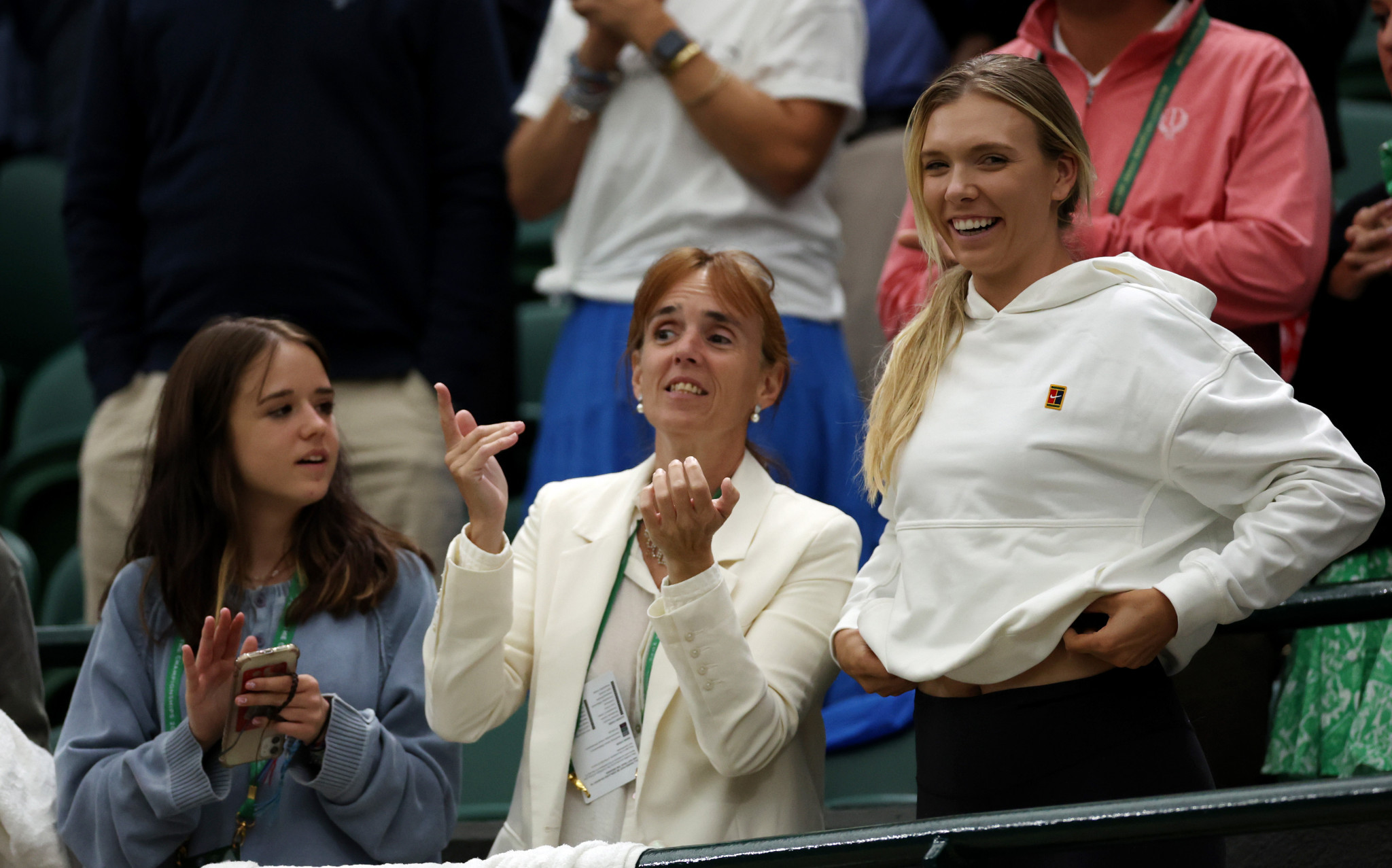 Just a few hours after her win on Centre Court, Katie Boulter, right, is all smiles as she watches her boyfriend Alex De Minaur win his round two match ©Getty Images