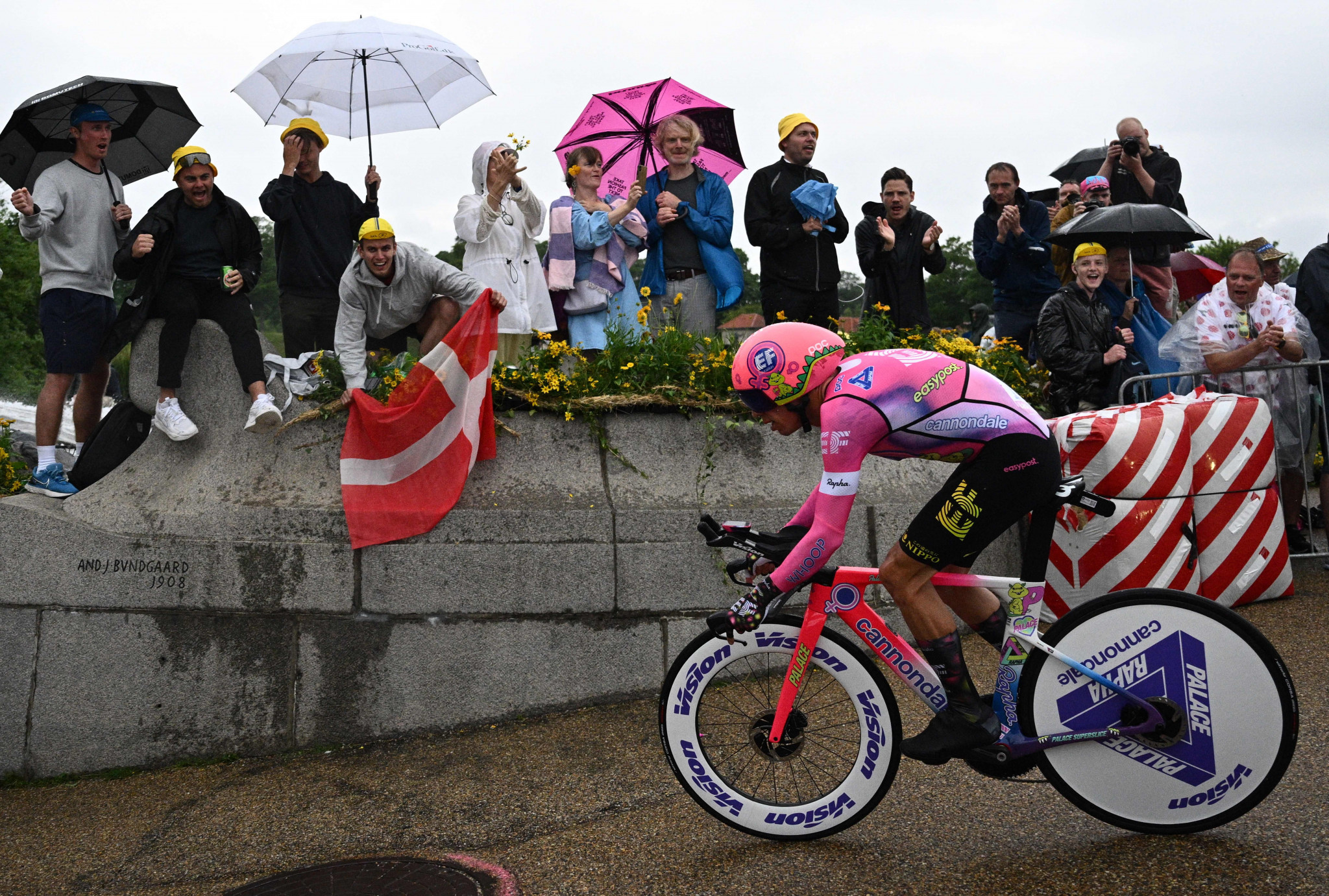 Copenhagen was hit by rain but it did not stop spectators flocking to the capital ©Getty Images
