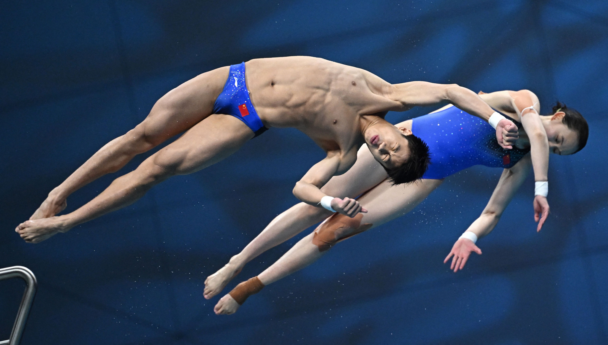 Duan Yu, left, and Ren Qian, right, claimed another diving gold for China in the mixed 10m platform synchronised event ©Getty Images