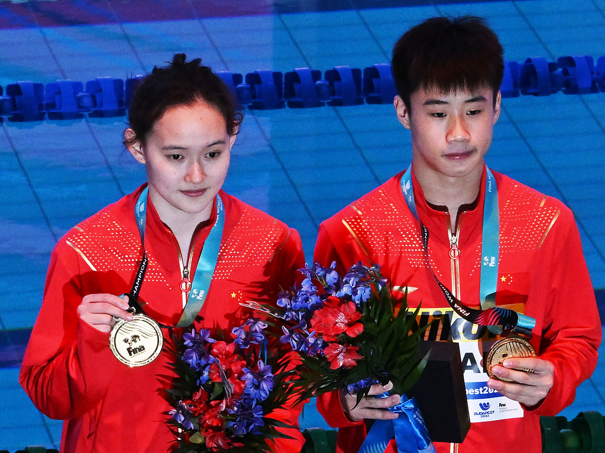 China's Ren Qian, left, and Duan Yu, right, triumphed in the mixed 10m platform synchronised event at the FINA World Championships ©Getty Images