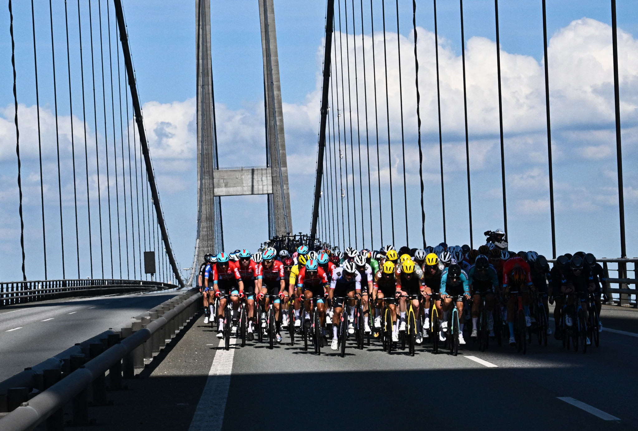 The Great Belt Bridge was expected to be a definining factor in the race due to strong winds ©Getty Images