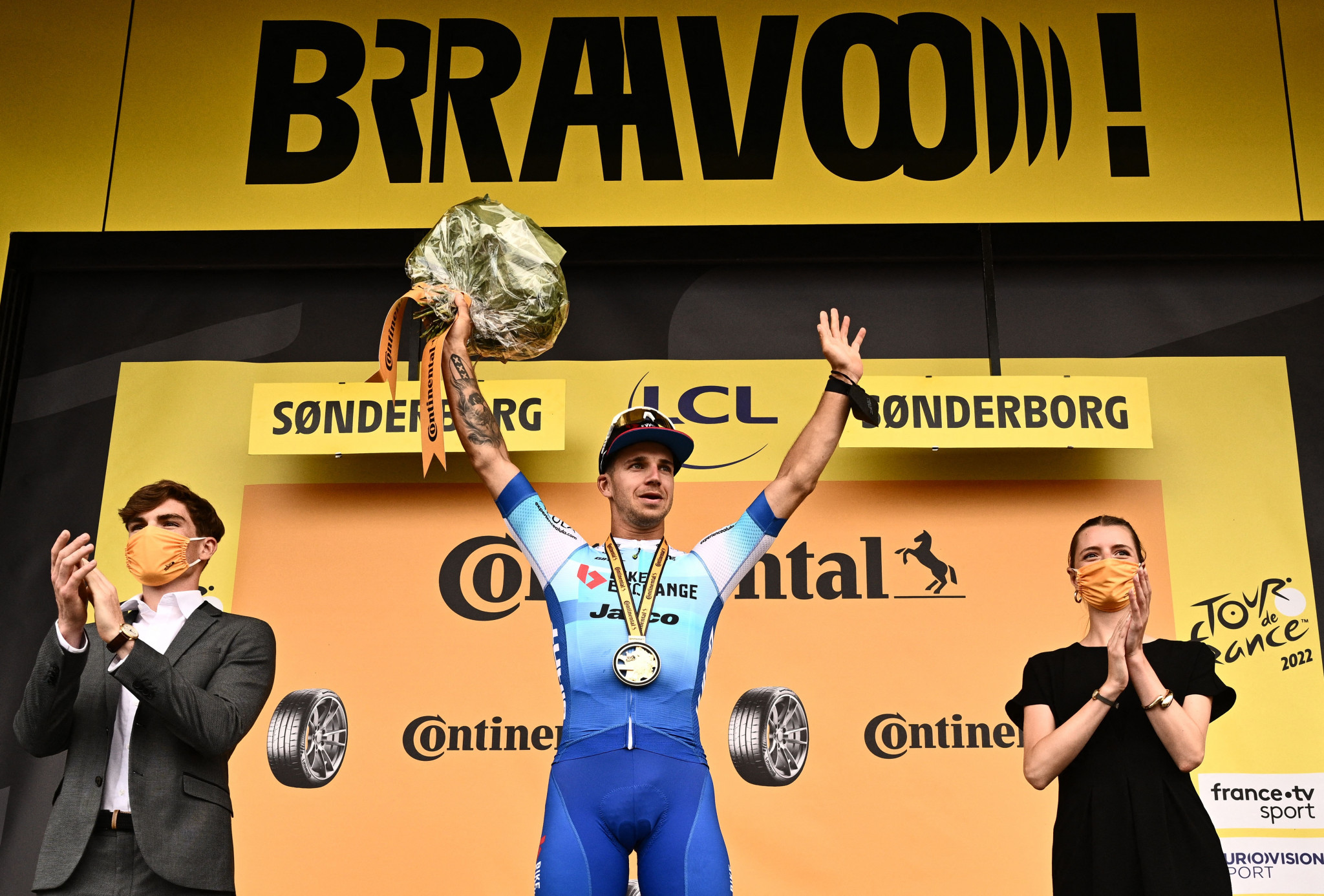 Groenewegen celebrates his first Tour de France stage win since receiving a nine-month ban in 2020 for causing the crash that  left compatriot Fabio Jakobsen suffering serious facial injuries ©Getty Images