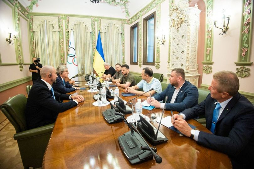 Officials from the National Olympic Committee joined discussions between IOC President Thomas Bach and Ukraine President Volodymyr Zelenskyy in Kyiv ©Ukraine NOC