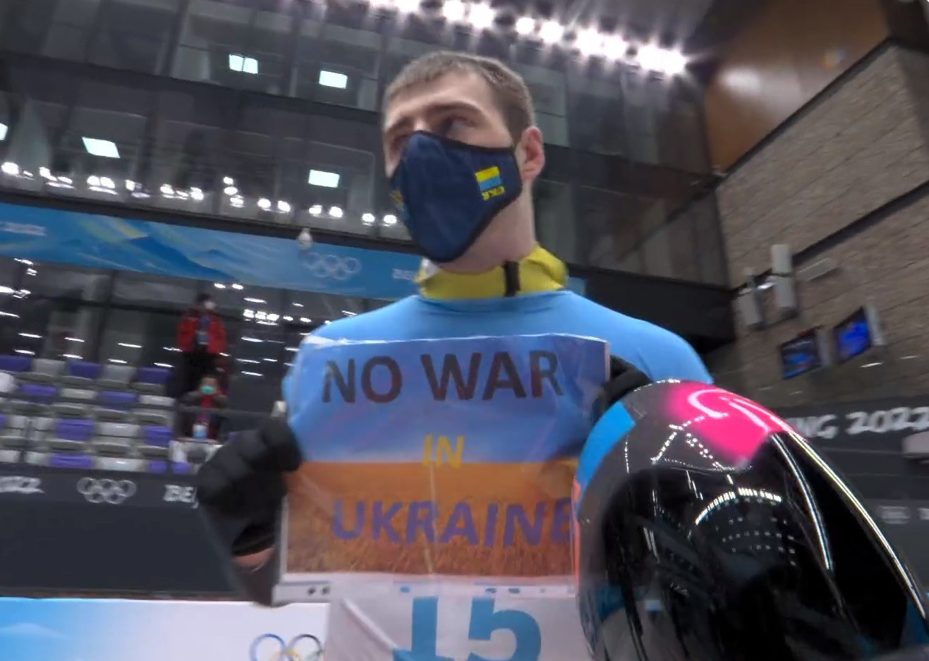 Vladyslav Heraskevych displayed a banner, calling for "No War in Ukraine" during Beijing 2022 ©IOC