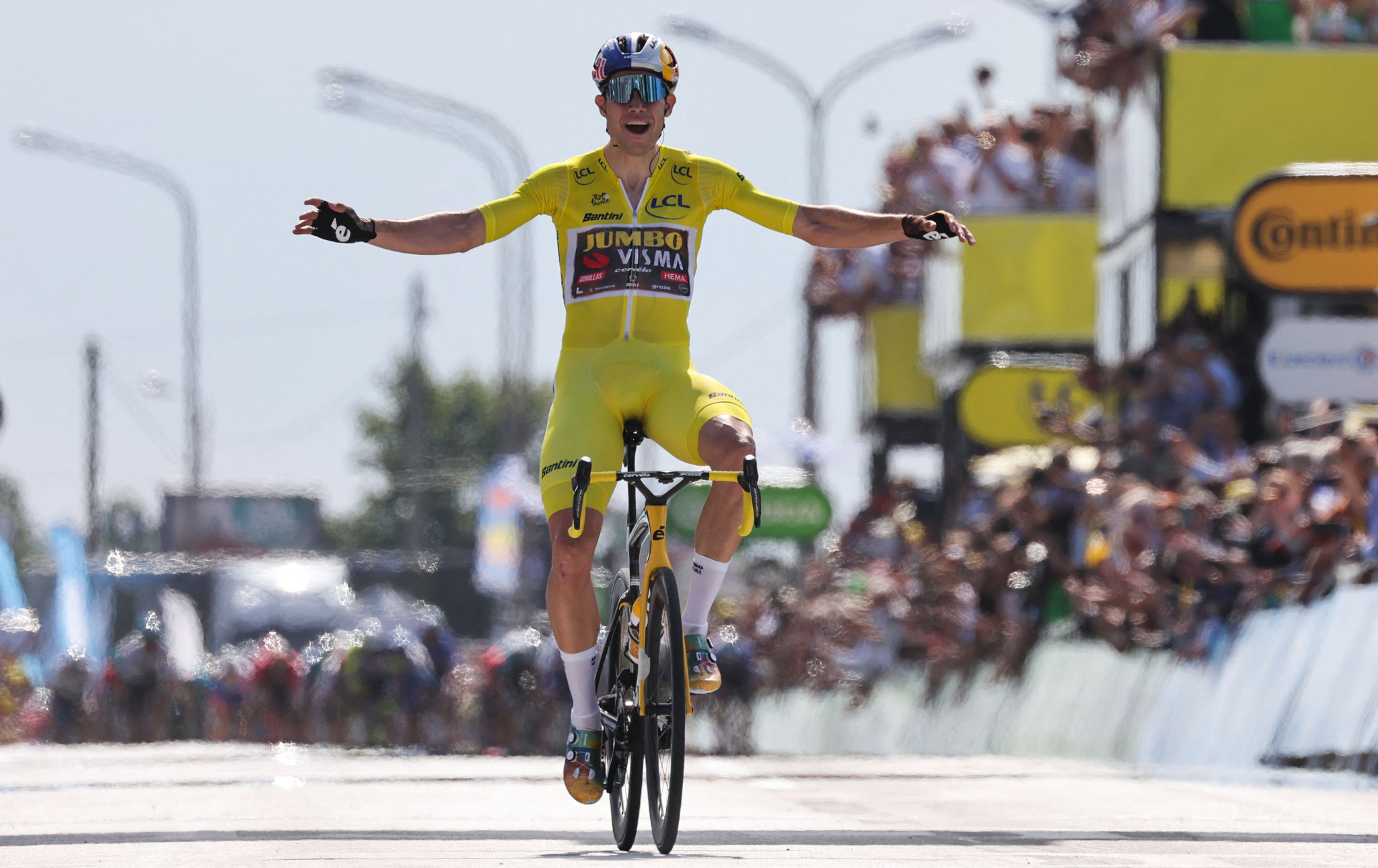 Van Aert braves his way to stage four win at Tour de France