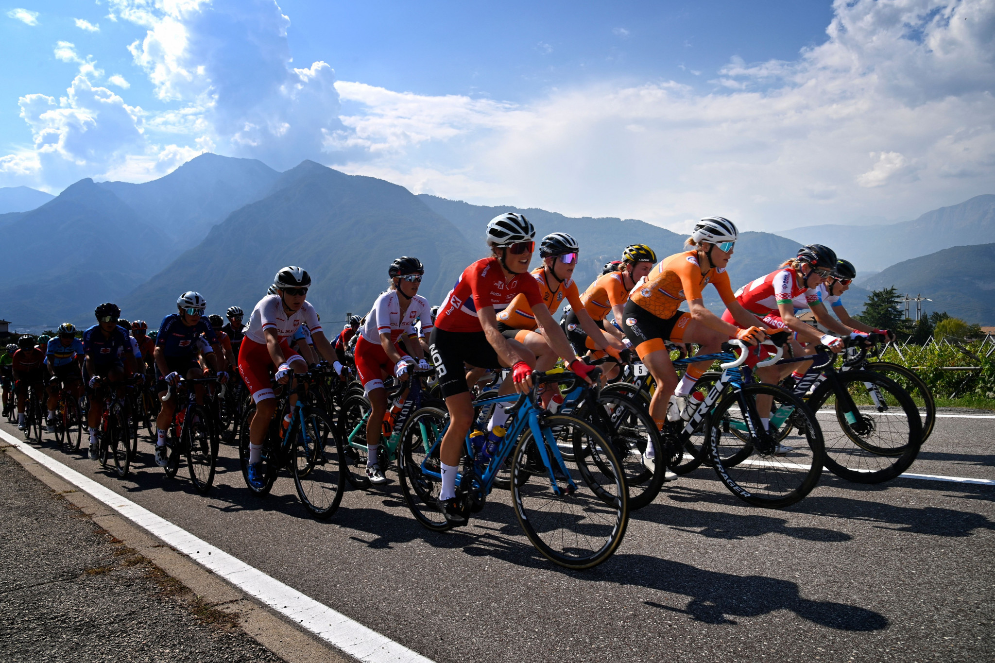 Riders finished the penultimate Giro d'Italia Donne stage in San Lorenzo Dorsino ©Getty Images