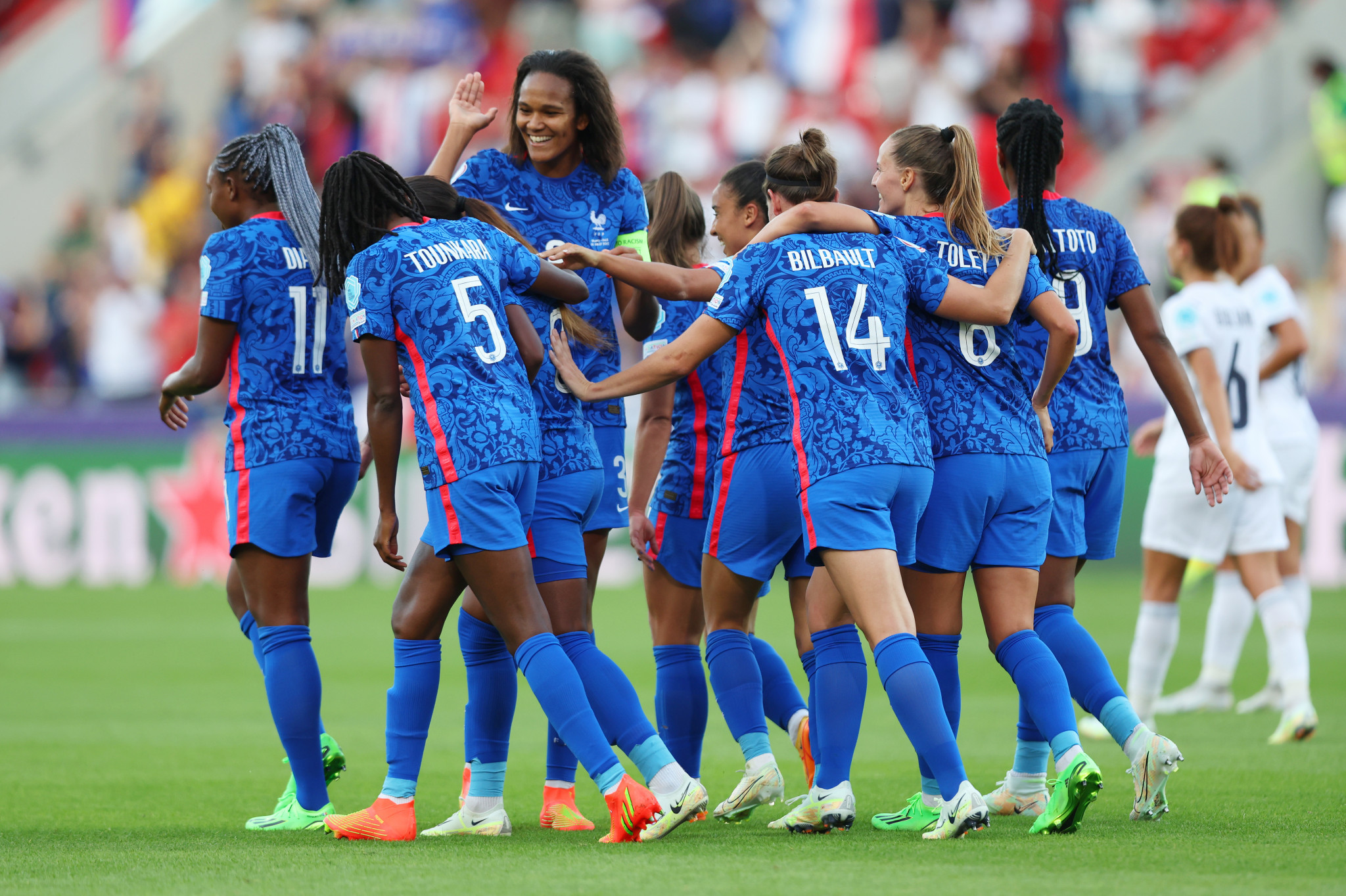 Geyoro first-half hat-trick helps France to big win over Italy at UEFA Women’s Euro 2022