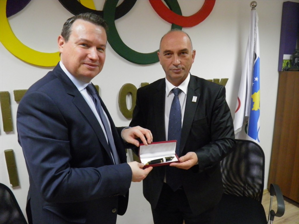 World Baseball Softball Confederation executive director Michael Schmidt (left) pictured with Kosovan Olympic Committee President Besim Hasani during his visit ©Kosovo Baseball Initiative