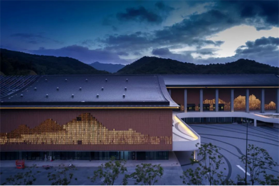 The Fuyang Yinhu Sports Centre was designed to complement the surrounding mountains ©Hangzhou 2022
