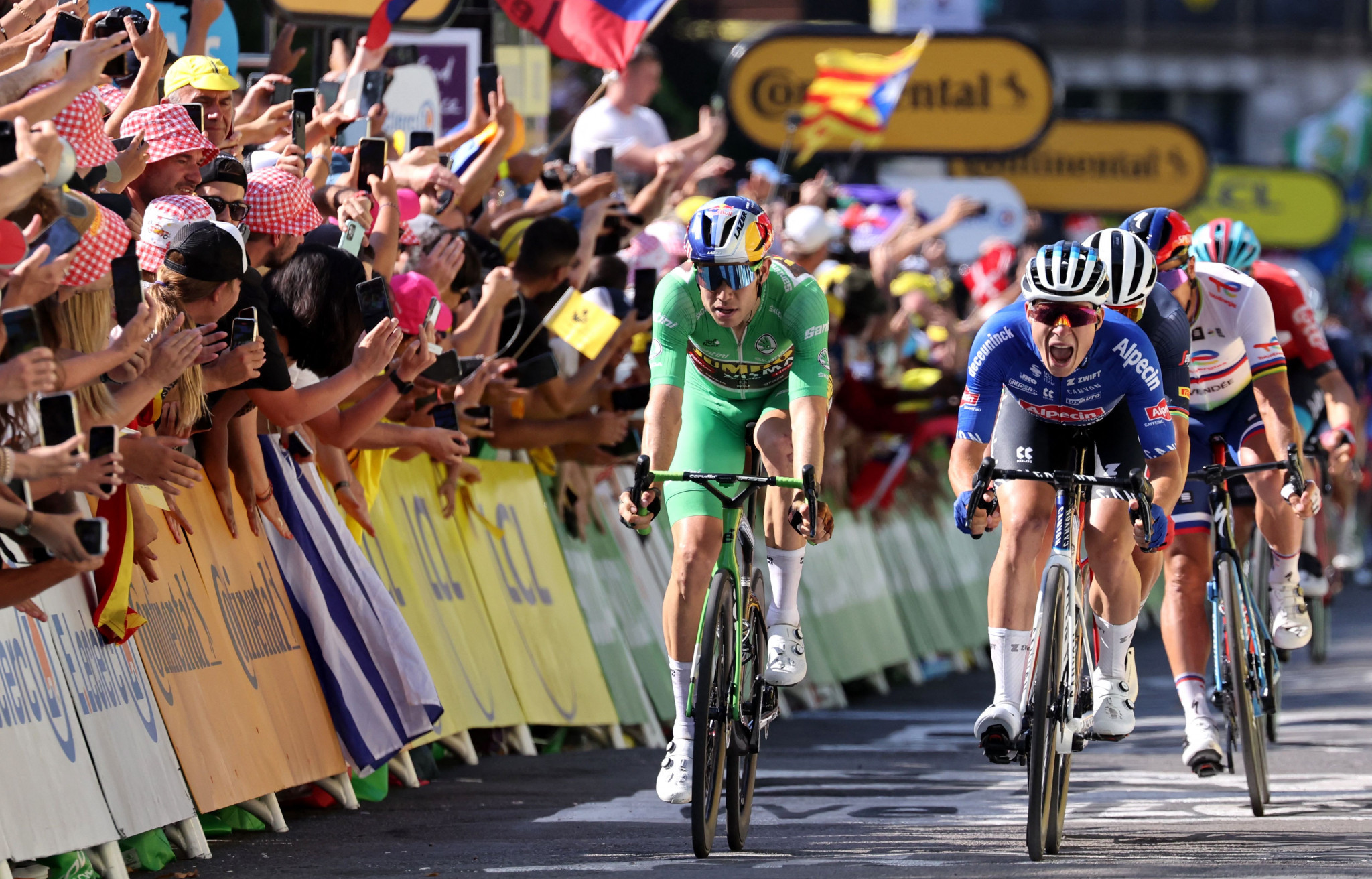 Philipsen takes stage 15 win as Vingegaard pulls through crash at Tour de France