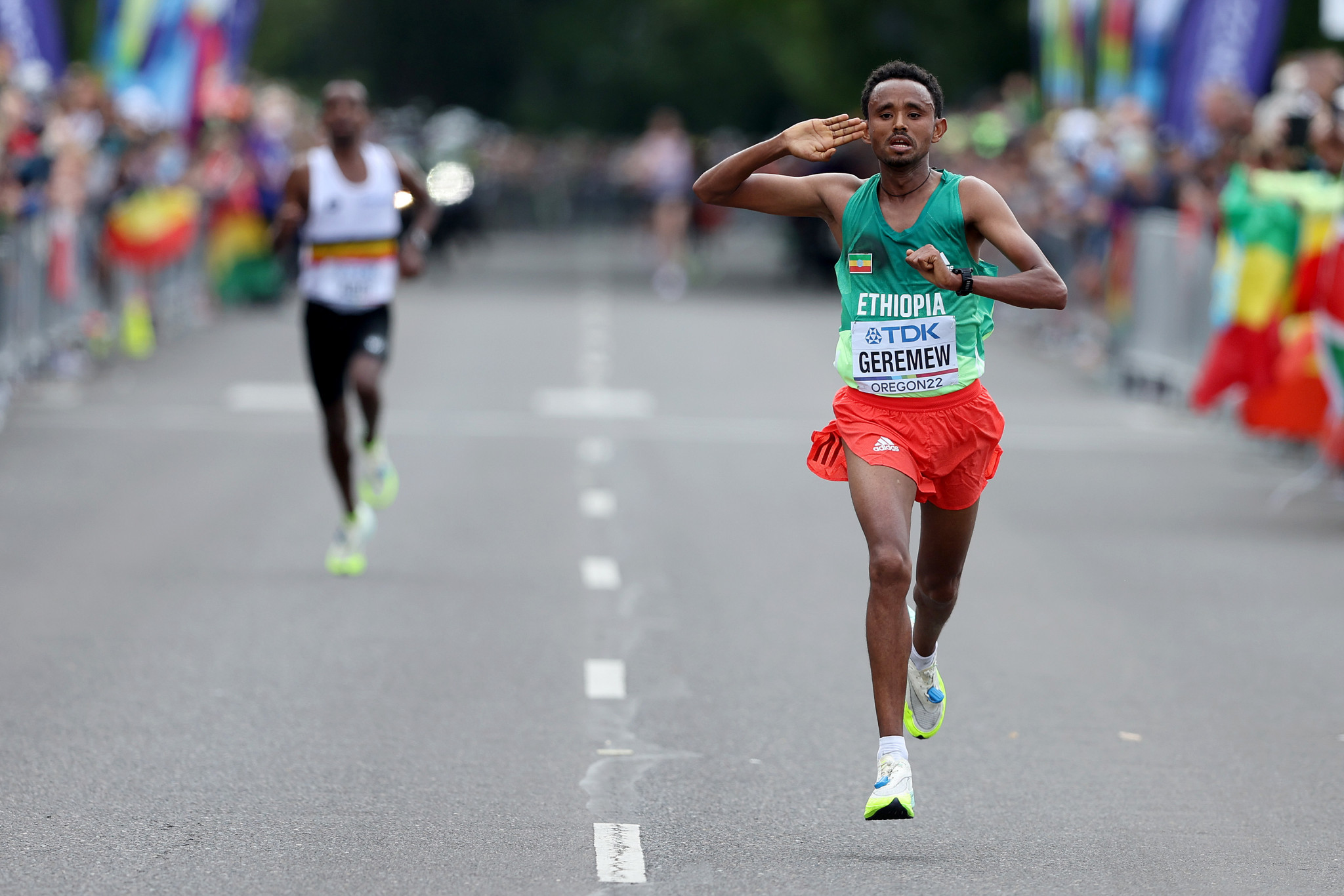 Tola's compatriot Mosinet Geremew won silver, pulling clear of Tokyo 2020 bronze medallist Bashir Abdi over the final kilometre to finish in 2:06.44 ©Getty Images