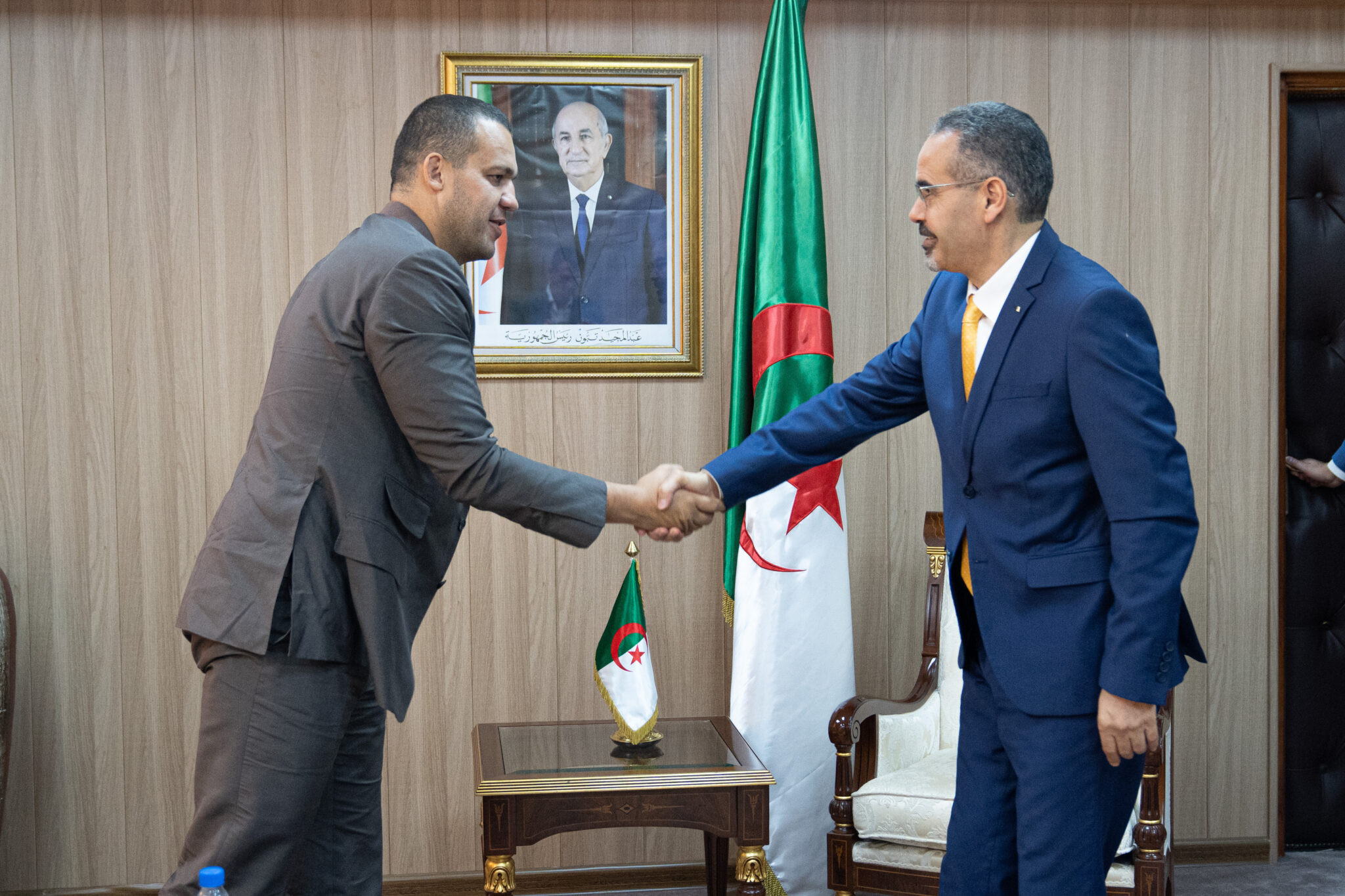Umar Kremlev, left, met with Sebgag Abdelrezakand, left, to discuss Algerian boxing ©Getty Images