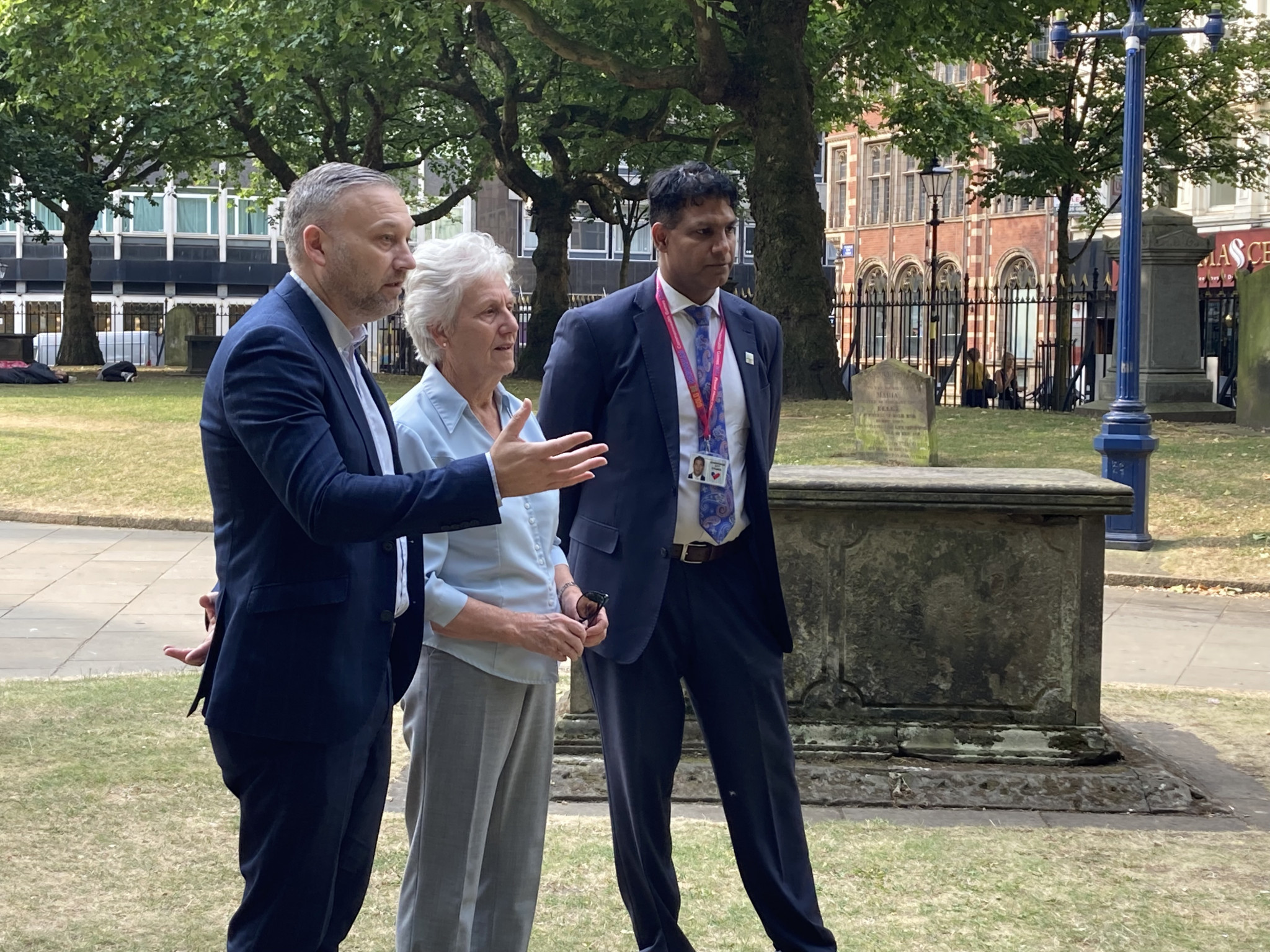 CGF President Dame Louise Martin, centre, is given a tour of the Birmingham 2022 gold medal-winning Chelsea Flower Show display ©ITG