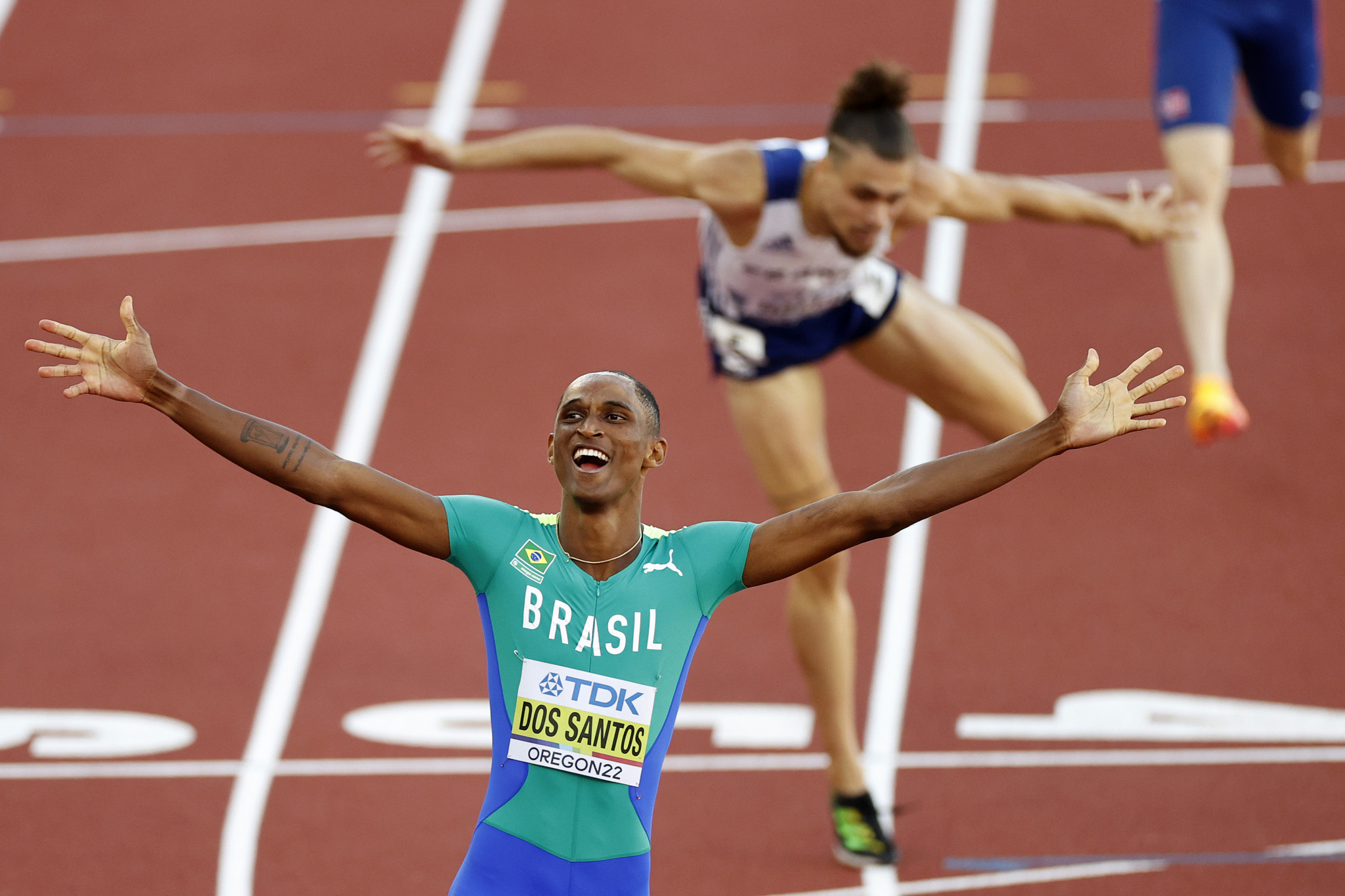 Alison dos Santos of Brazil claimed the men's 400m hurdles gold ©Getty Images