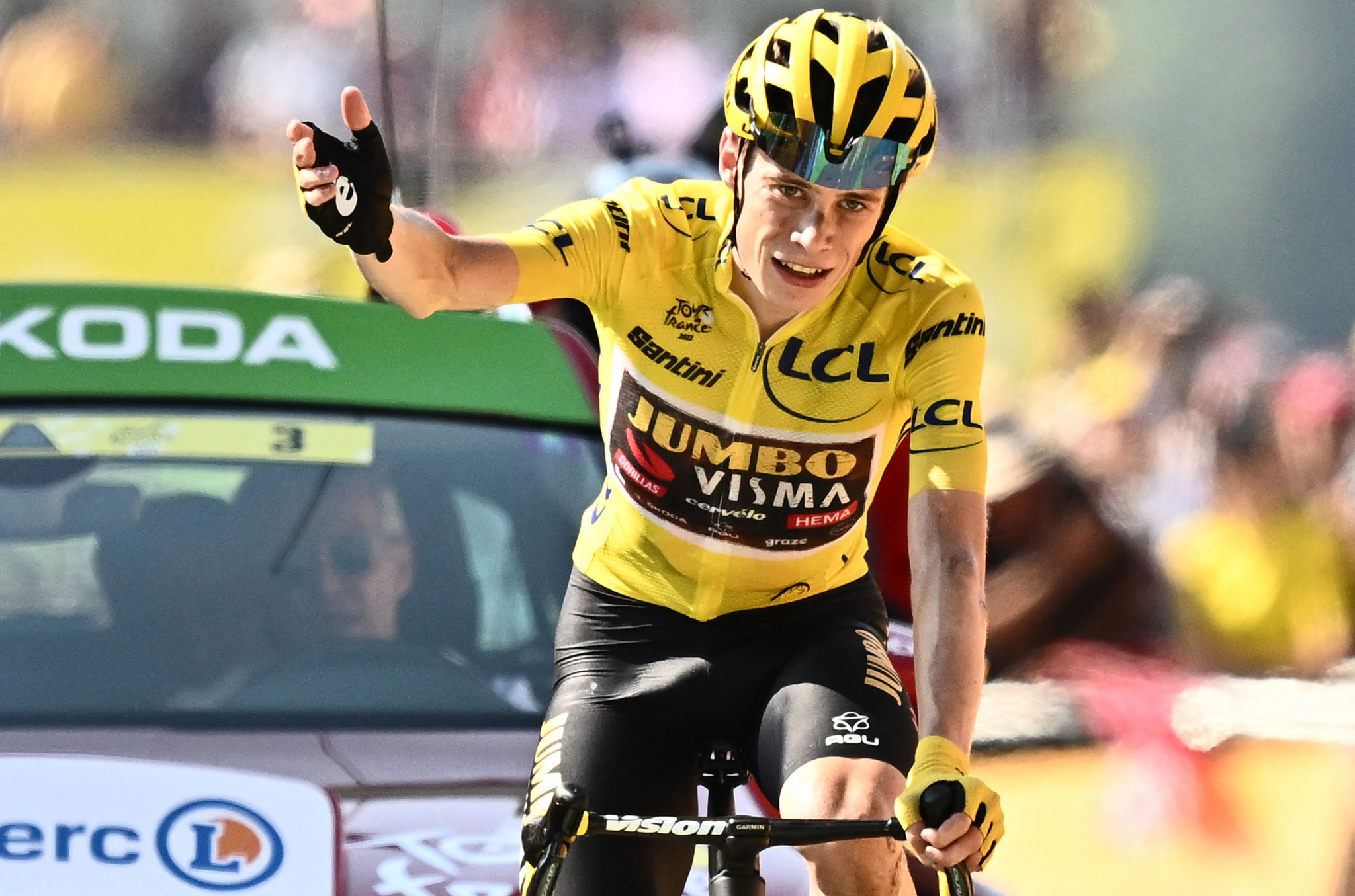 Vingegaard extends Tour de France advantage with late surge on stage 18