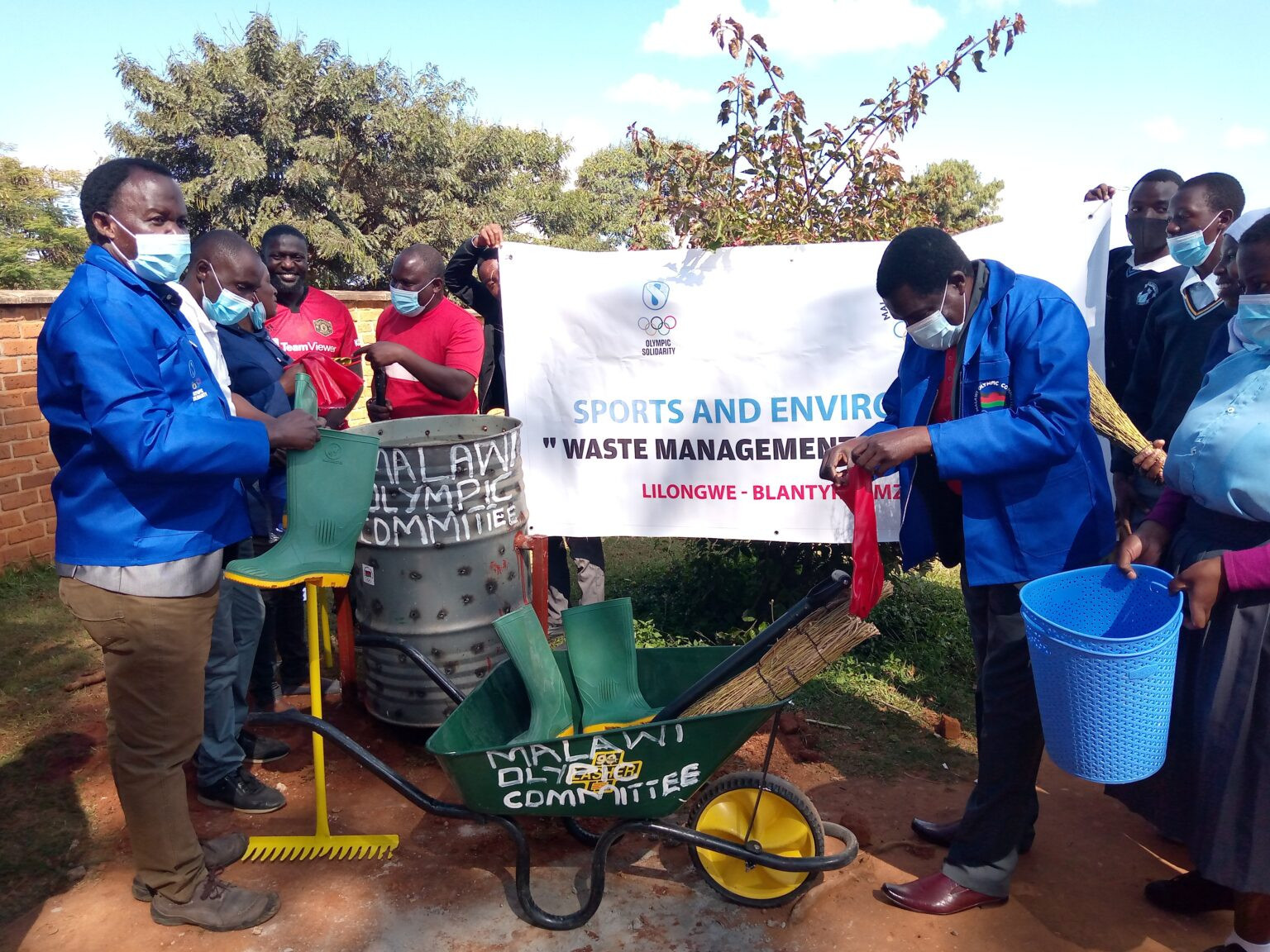 The MOC project aims to promote cleanliness and proper methods of waste disposal in Malawi ©MOC