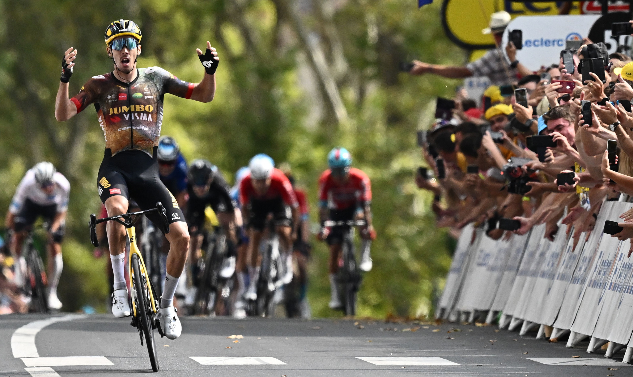 Laporte sprints to stage 19 victory at 2022 Tour de France