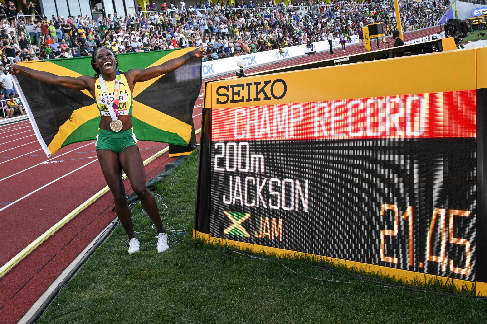 Jamaica's Shericka Jackson won her first global gold medal in the women's 200m with a championship record of 21.45 seconds ©Getty Images