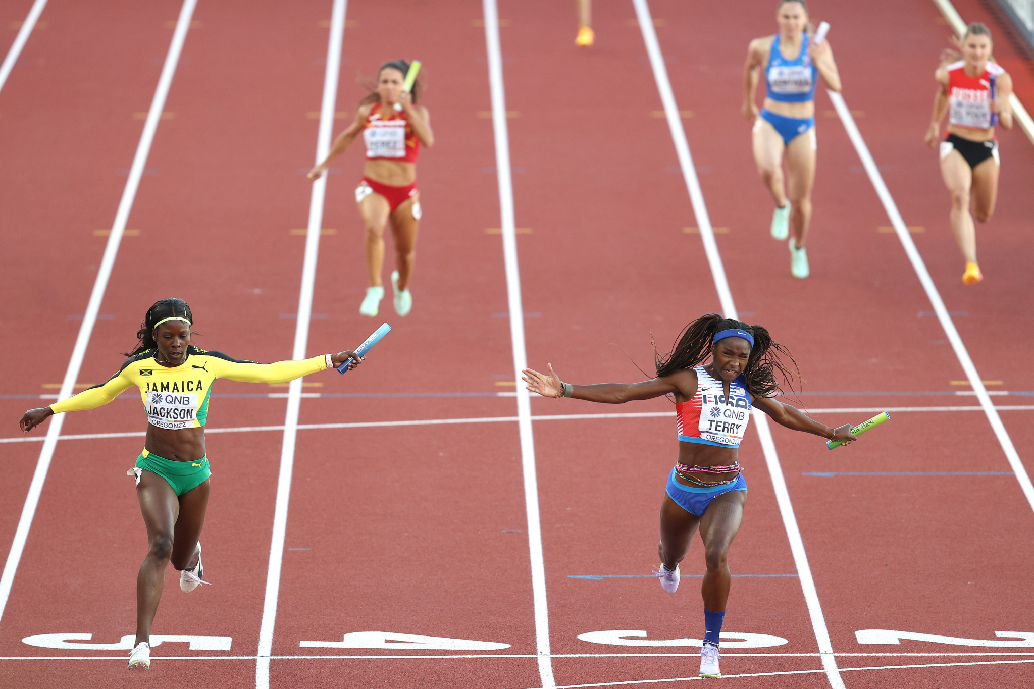 The United States secured the women’s 4x100m title with Twanisha Terry bringing the baton home in 41.14, the fastest time run this year ©Getty Images
