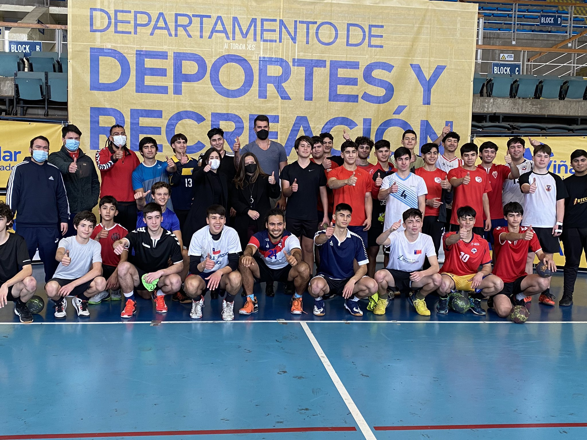 The Chilean Sports Minister has inspected the Santiago 2023 handball venue ©Twitter/AleBenado