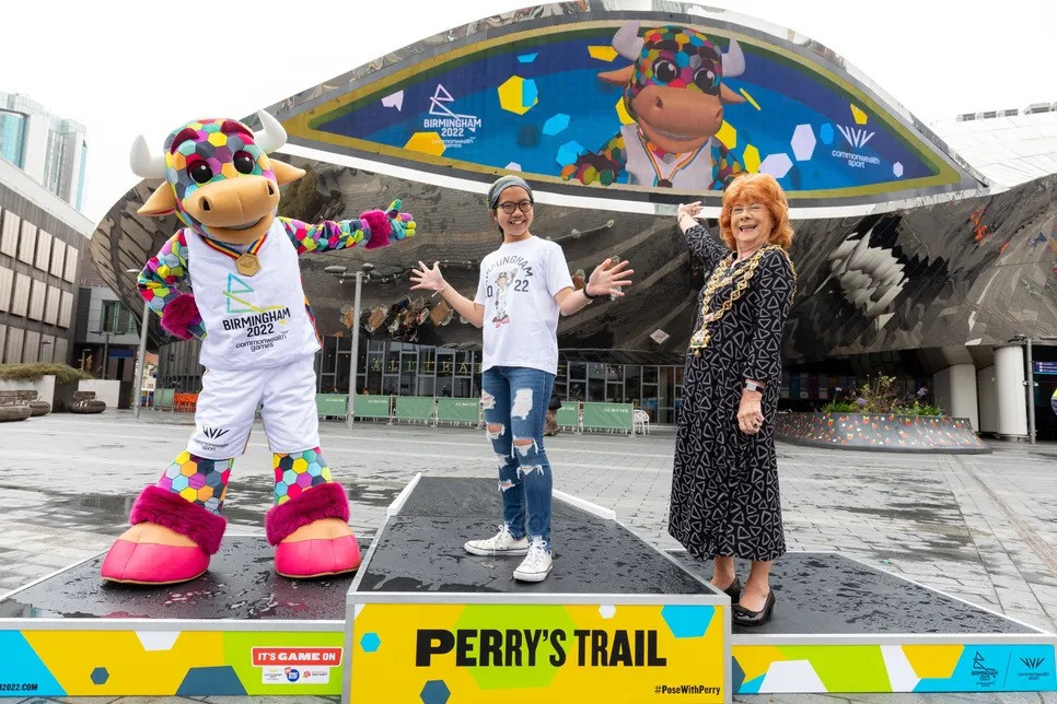 Emma Lou, centre, who drew the original design which Perry is based on, has taken part in the trail in Birmingham ©Birmingham 2022
