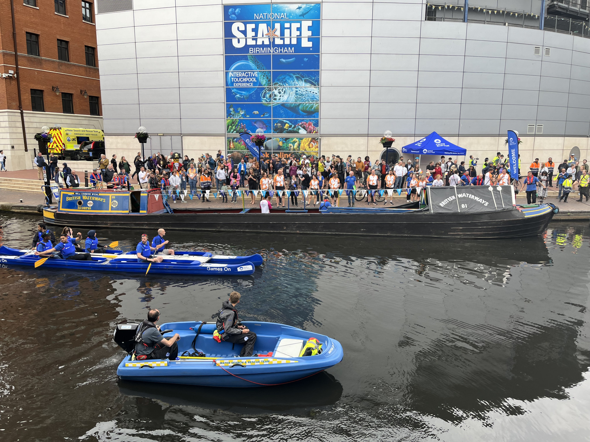 A procession of boats carried the Queen's Baton Relay through the canals of Birmingham ©ITG 
