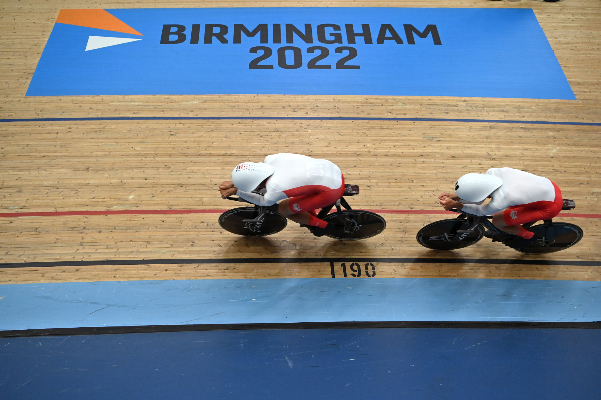 
Riders from Team England at a practice session at the Lee Valley VeloPark Velodrome ©Getty Images