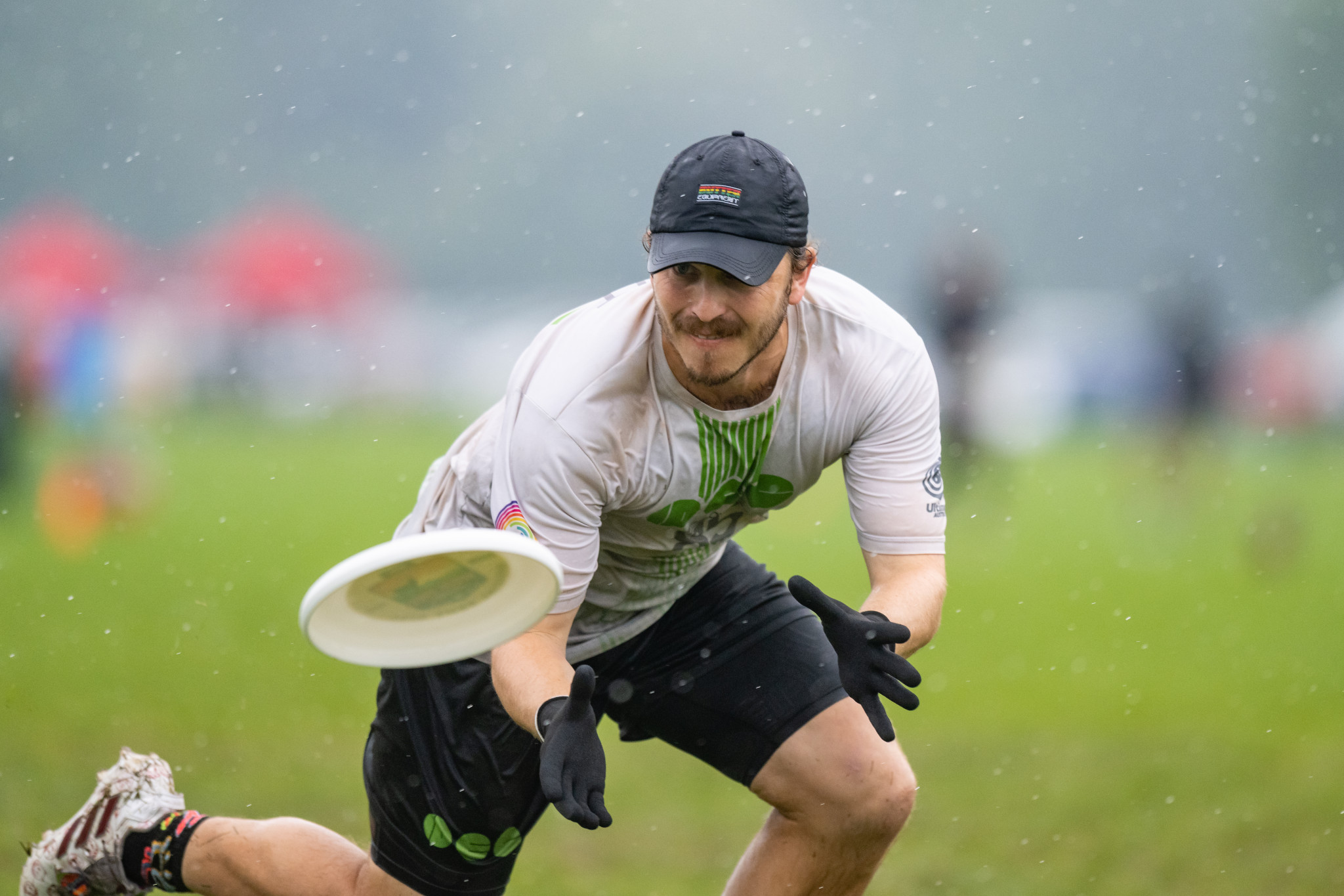 Tom Tullet of Melbourne Ellipsis kept his eye on the disc during 
difficult weather conditions ©Samuel Hotaling for UltiPhotos