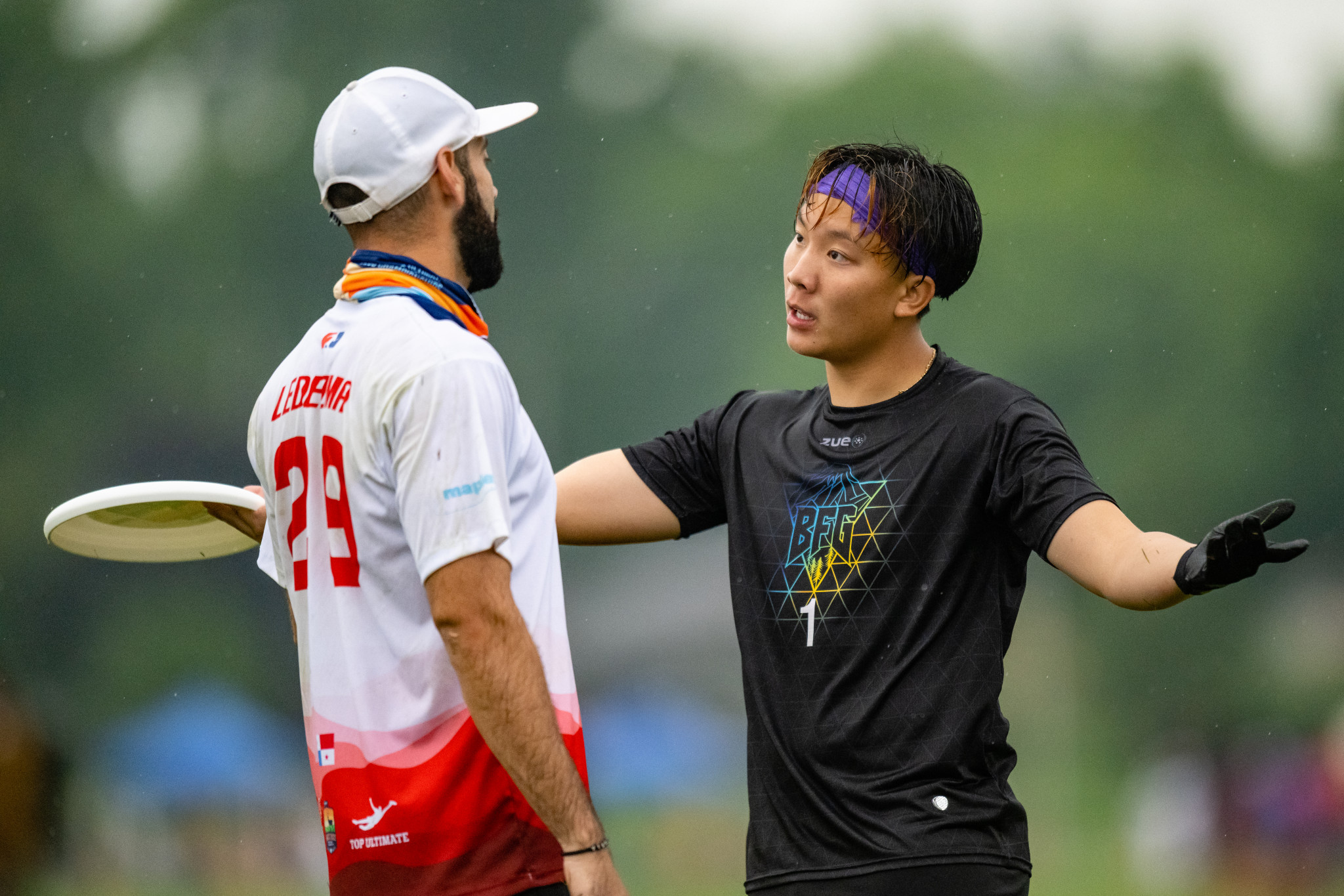 BFG's Martin Le, right, disagreed with a strip call from Two Oceans' Jose Daniel Gamez Llaurado, left ©Samuel Hotaling for UltiPhotos